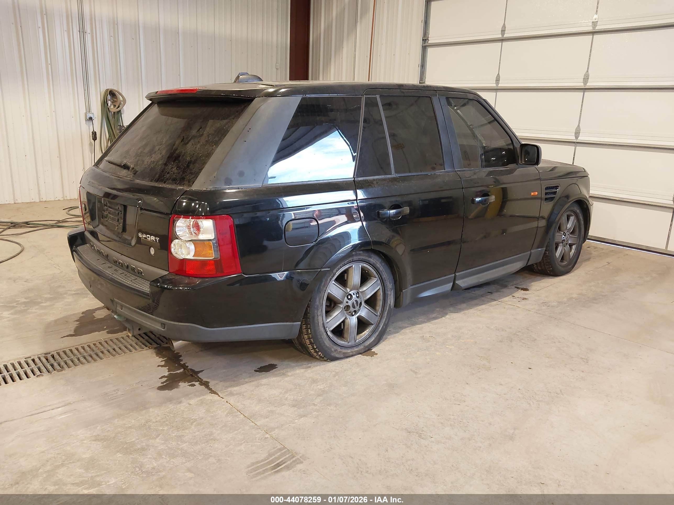 LAND ROVER image 4