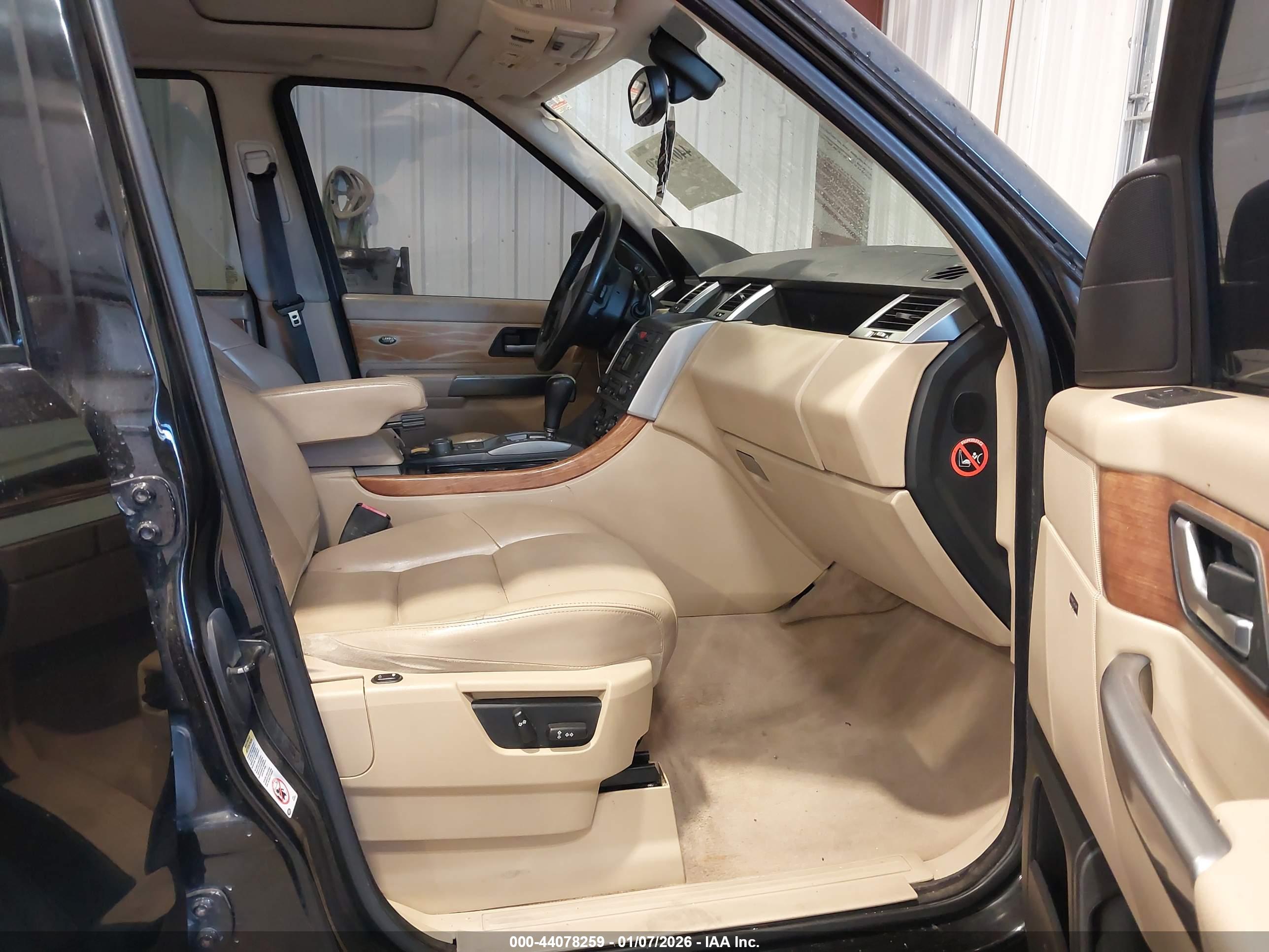 LAND ROVER image 5