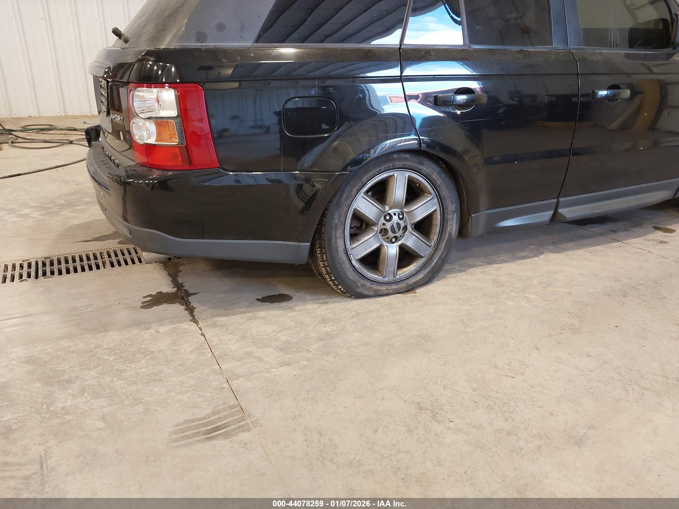 LAND ROVER image 6