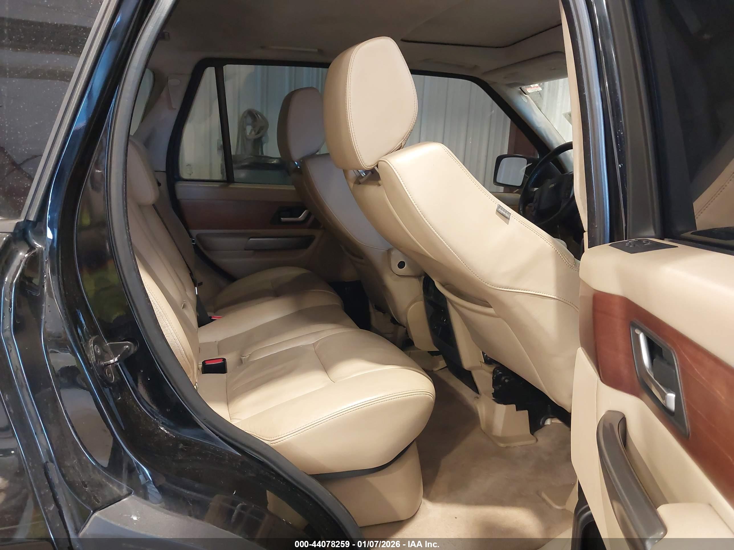 LAND ROVER image 8