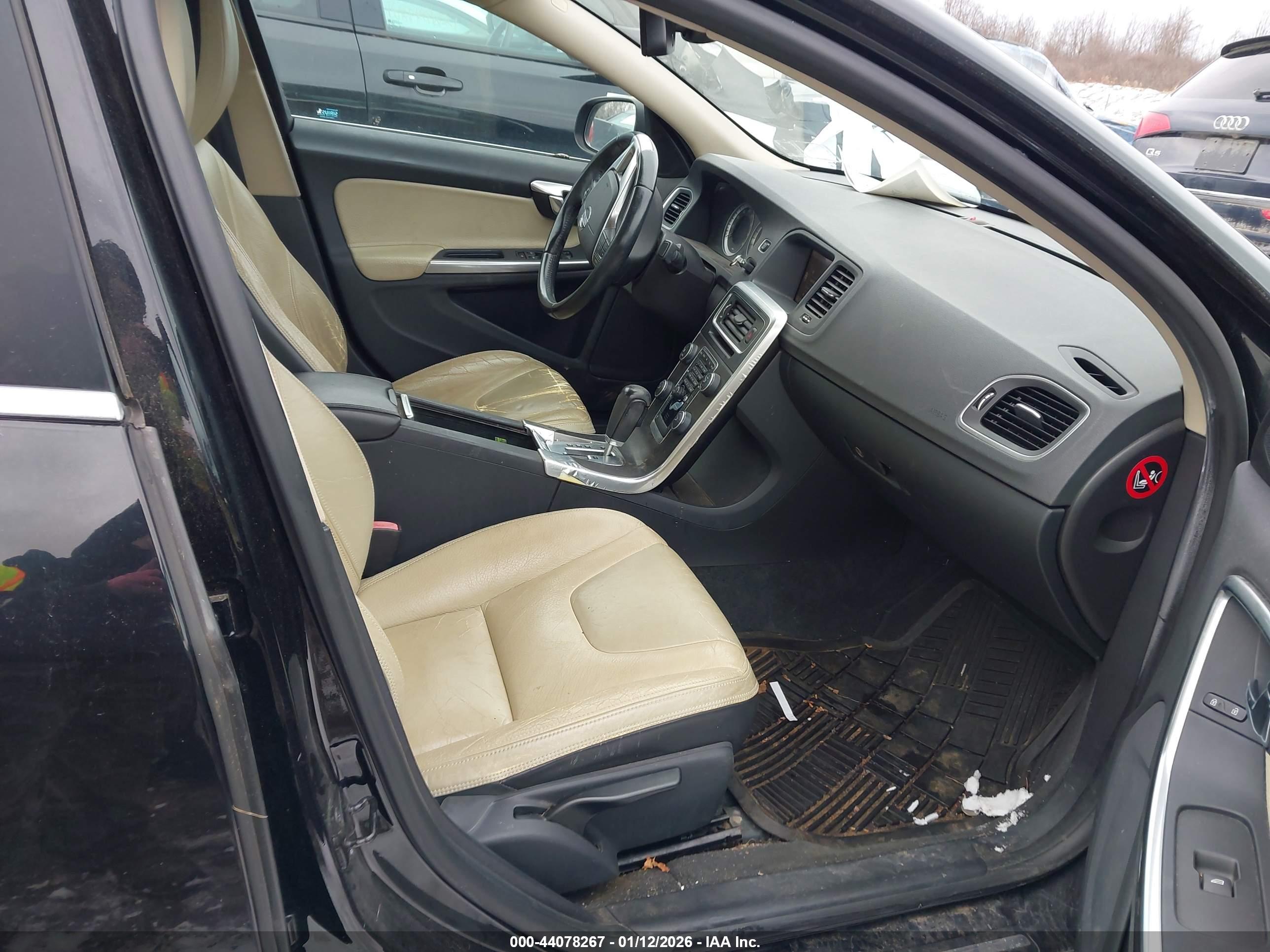 VOLVO S60 image 5