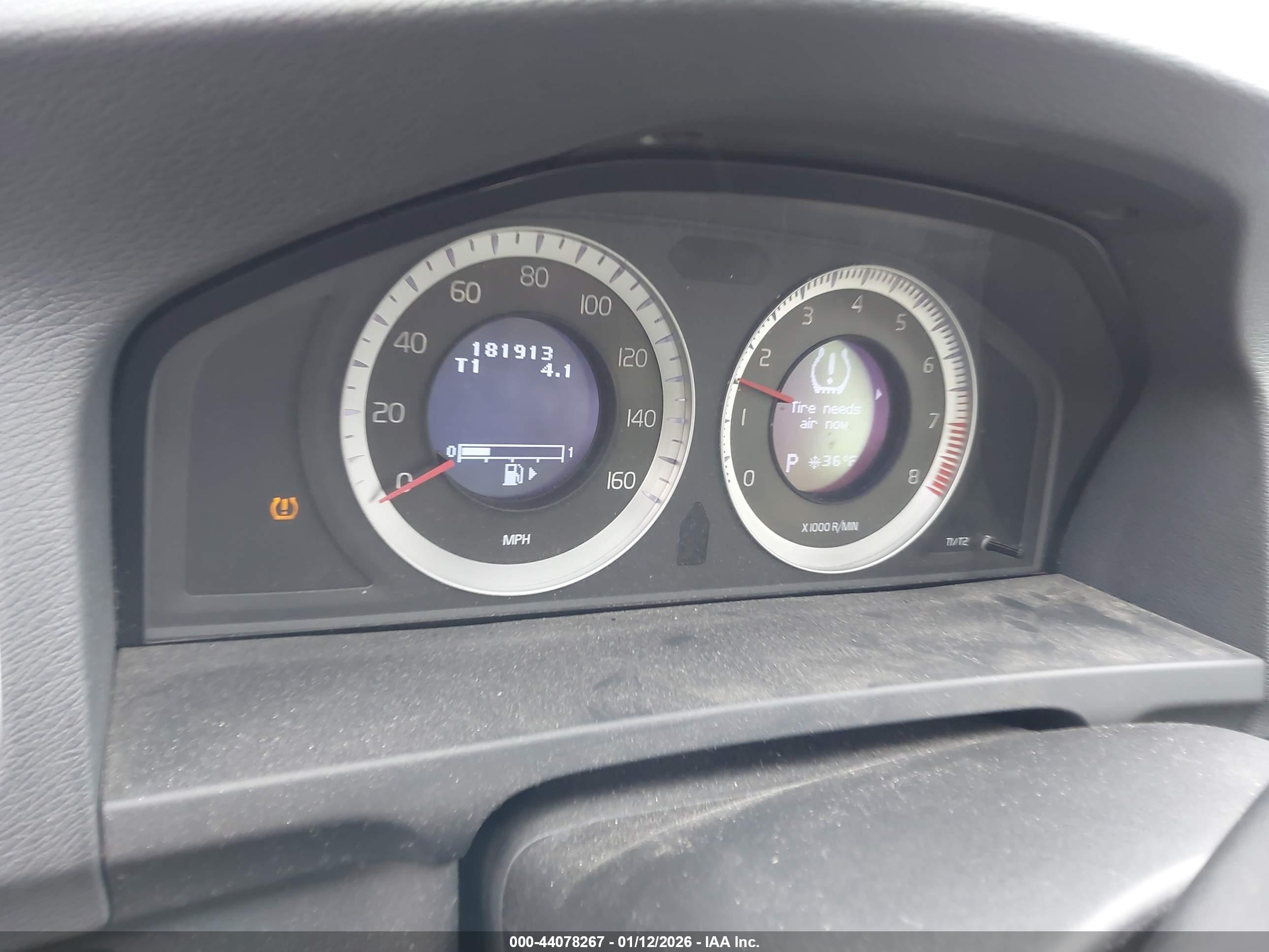 VOLVO S60 image 7