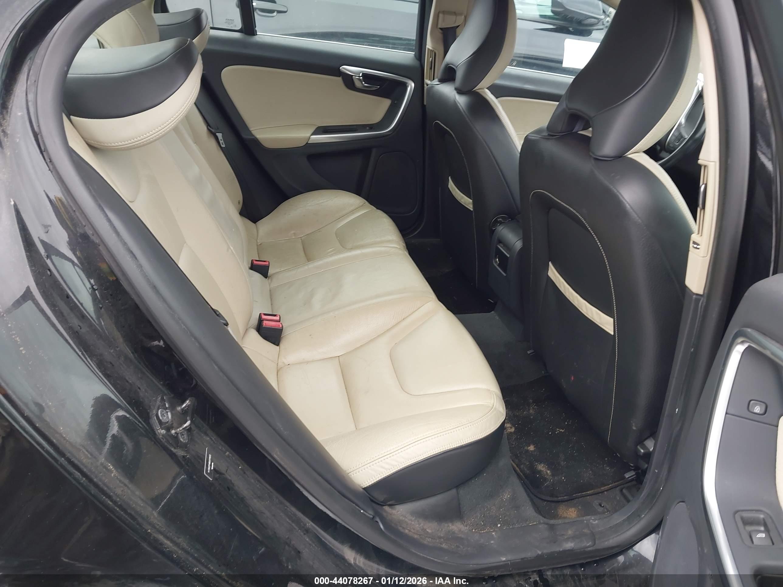 VOLVO S60 image 8