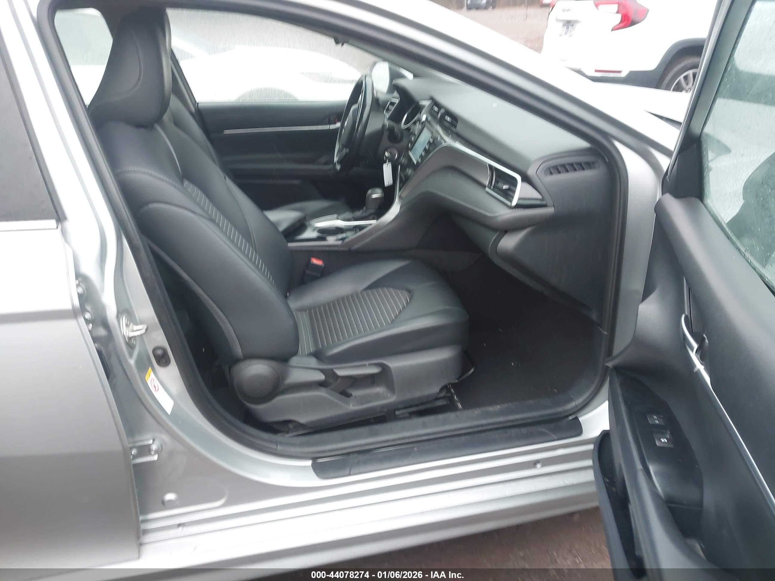TOYOTA CAMRY image 5