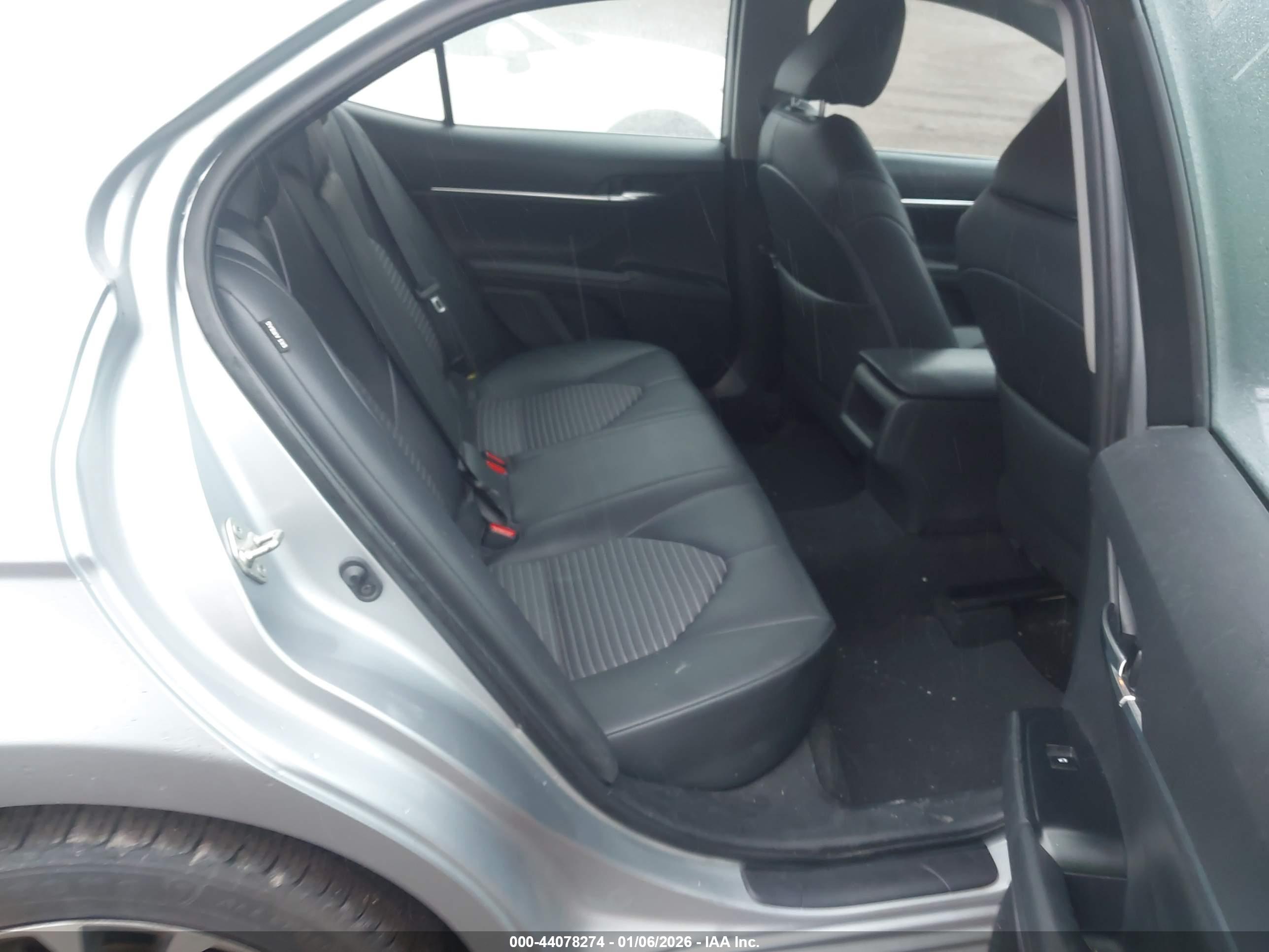 TOYOTA CAMRY image 8