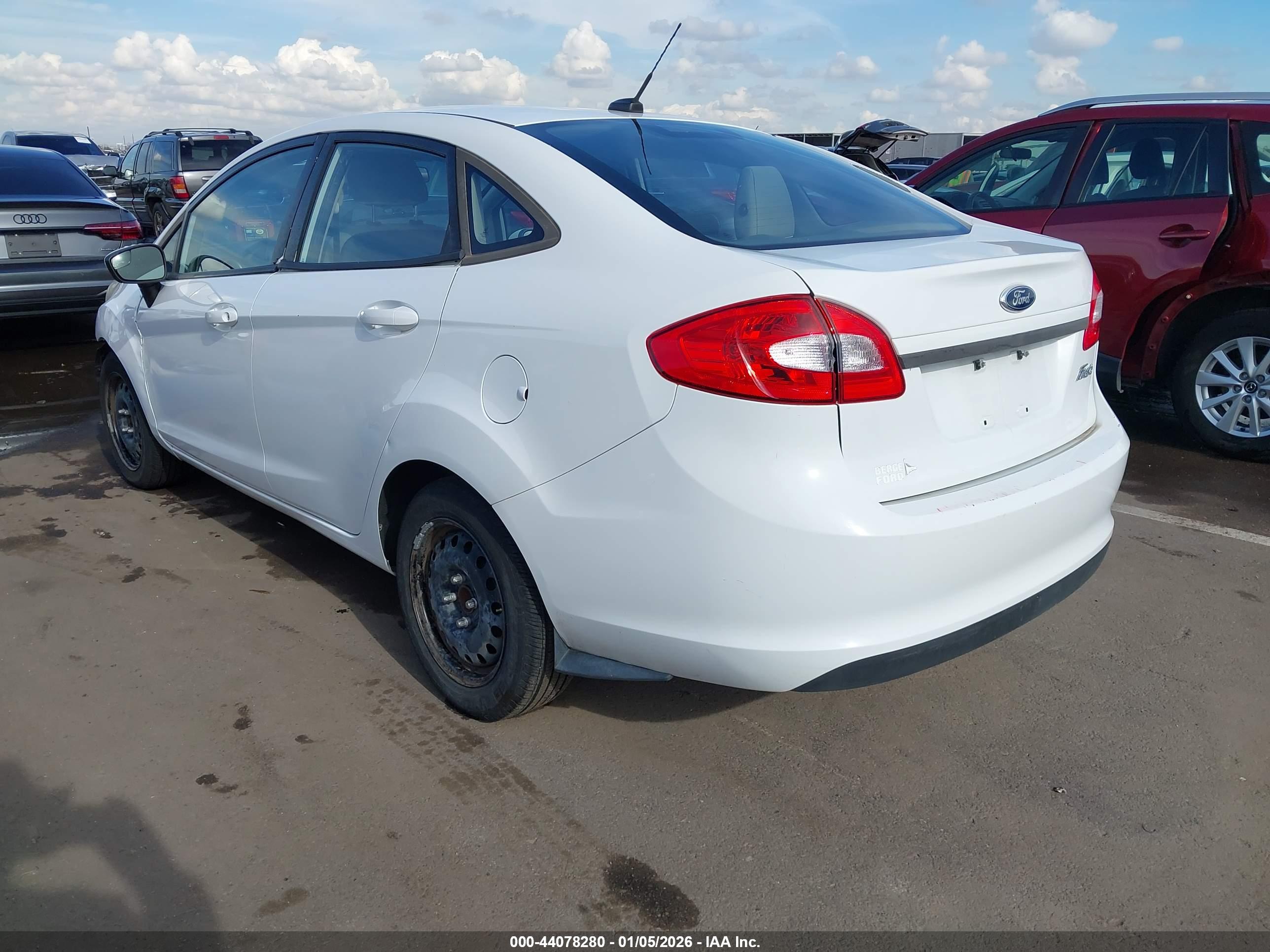 FORD FIESTA image 3
