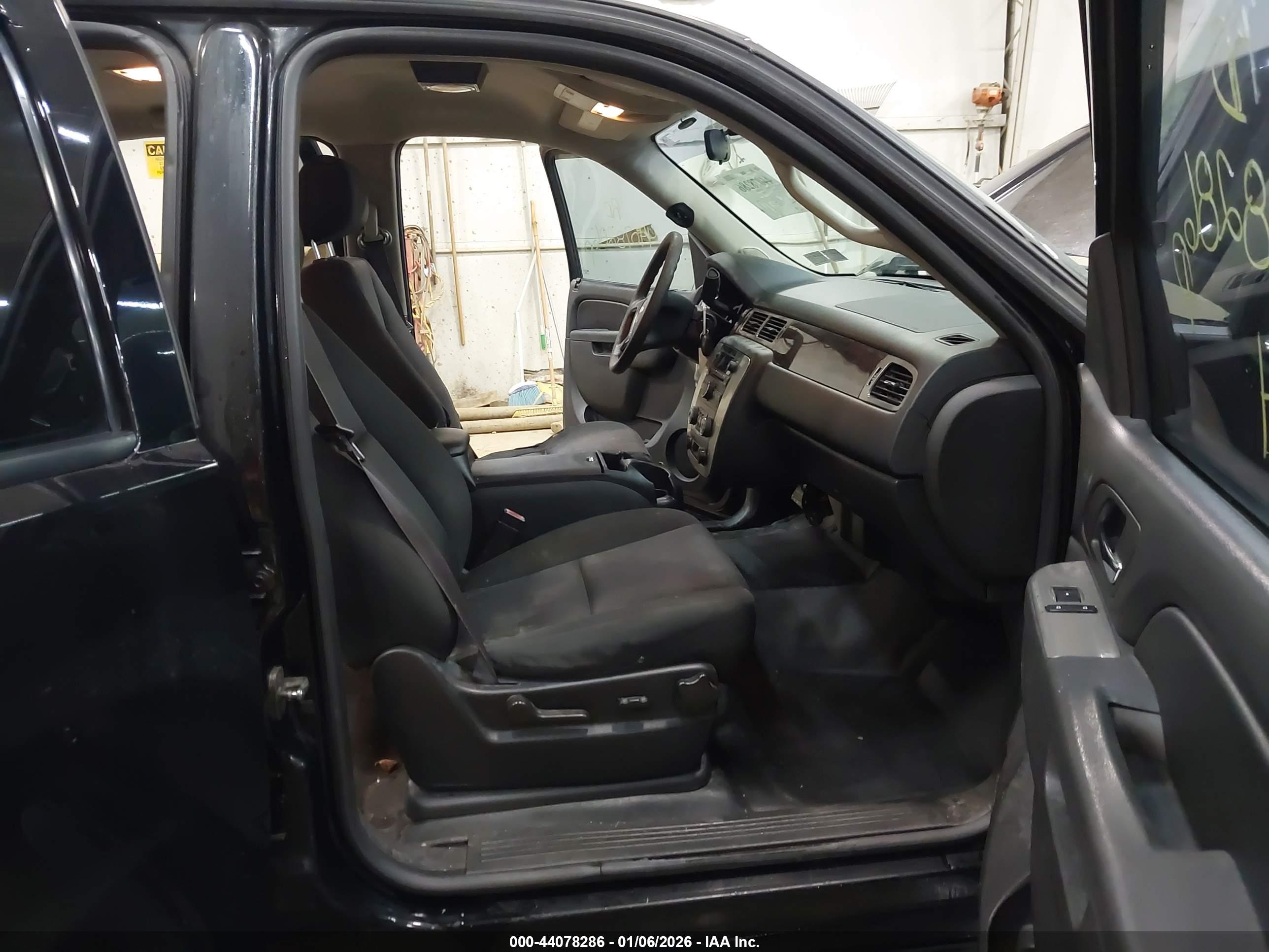 CHEVROLET TAHOE image 5