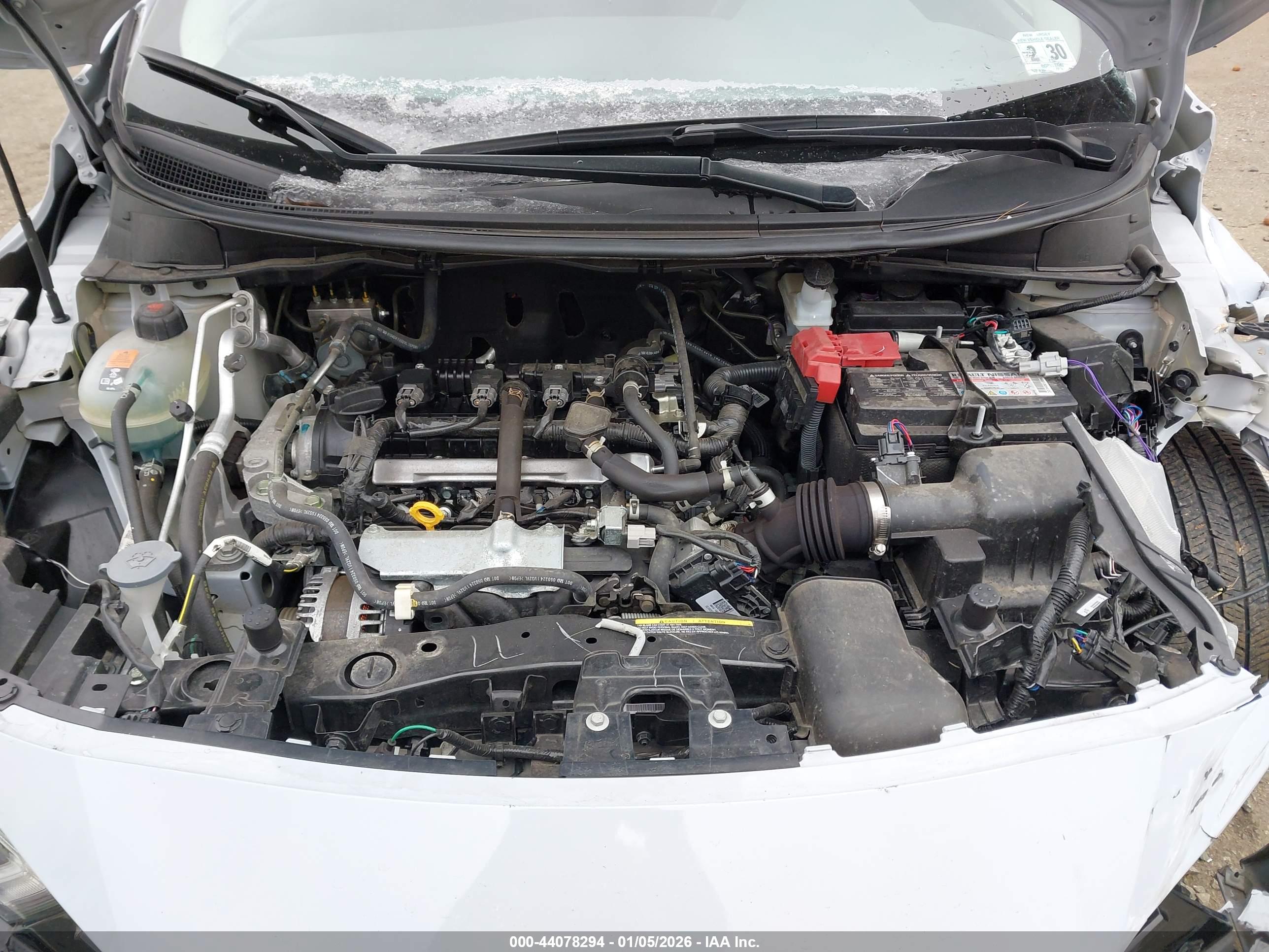 NISSAN VERSA image 10