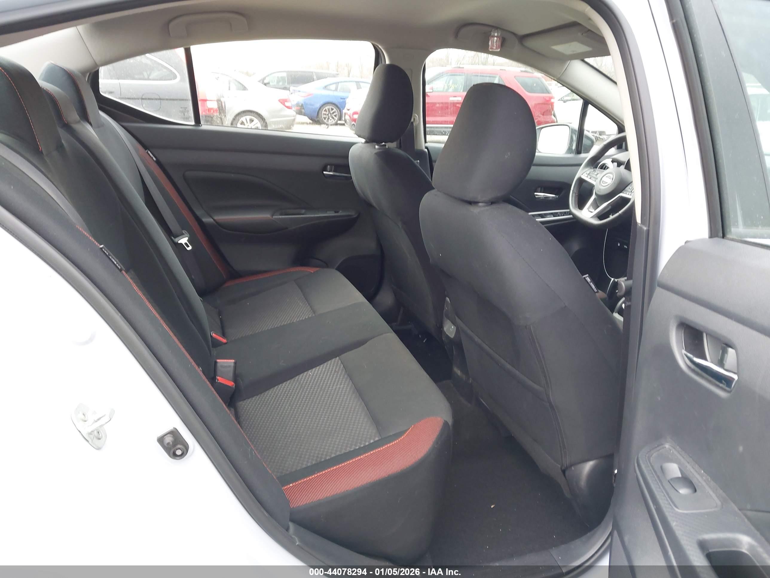 NISSAN VERSA image 8