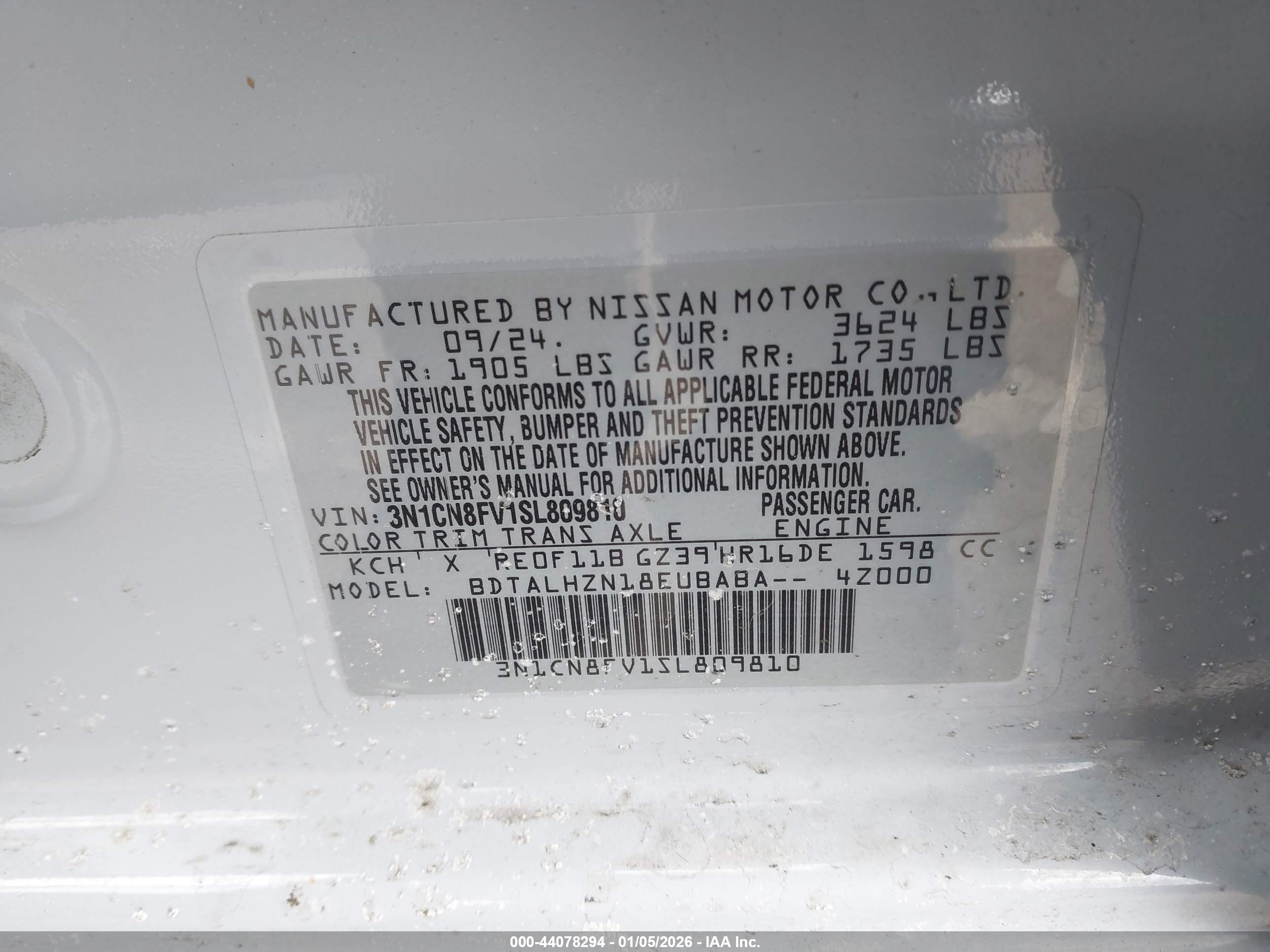 NISSAN VERSA image 9