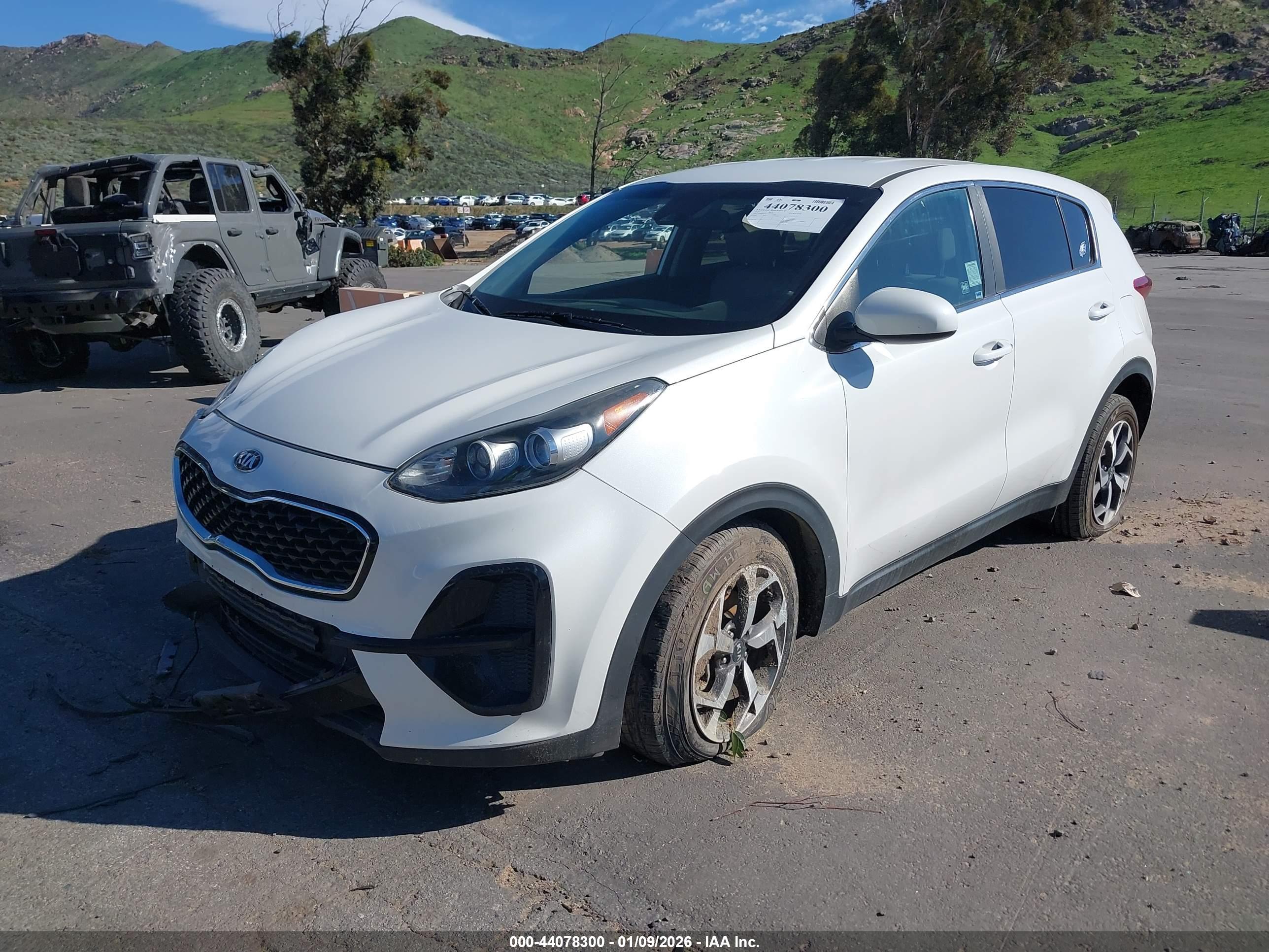 KIA SPORTAGE image 2