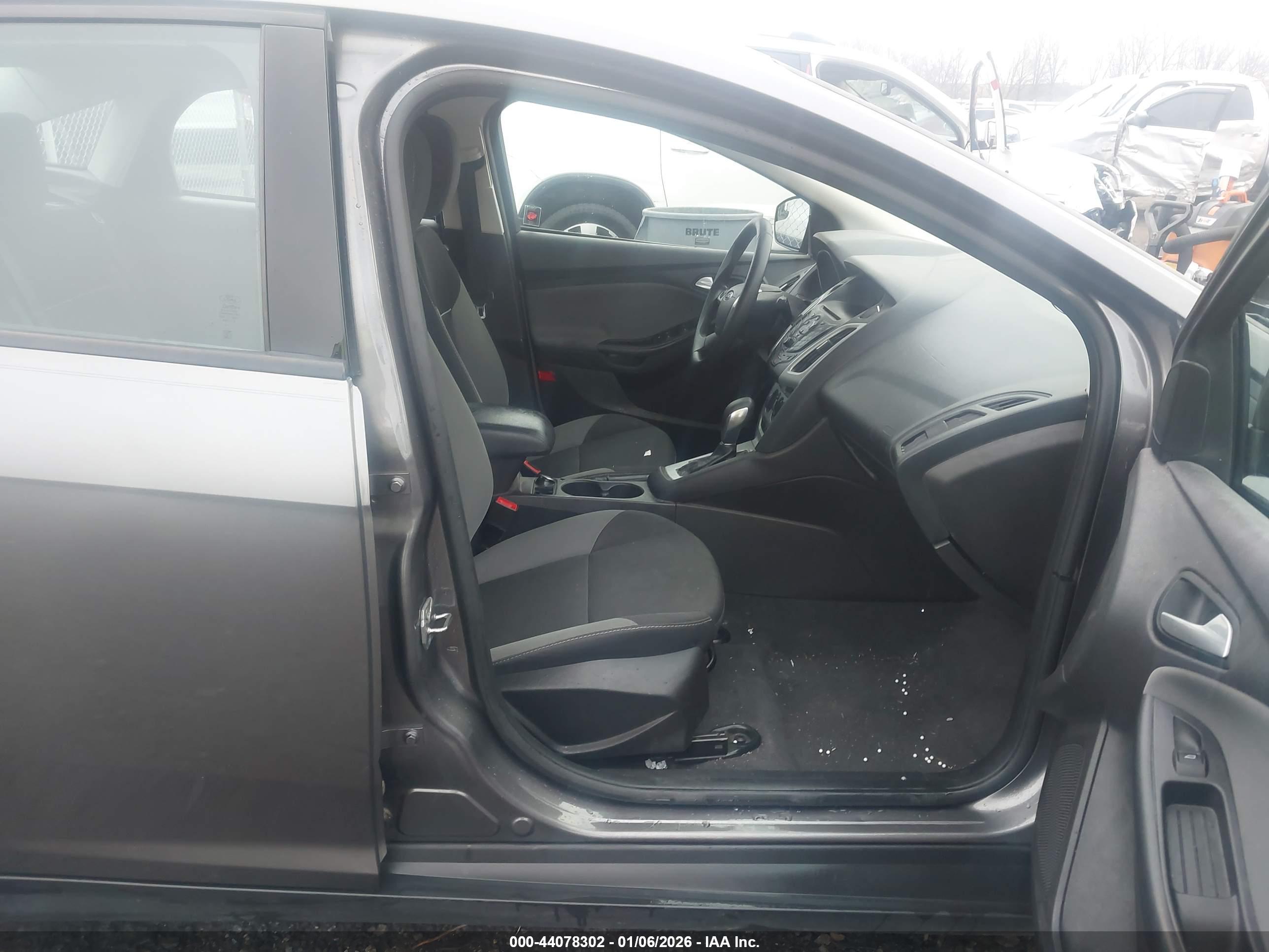FORD FOCUS image 5