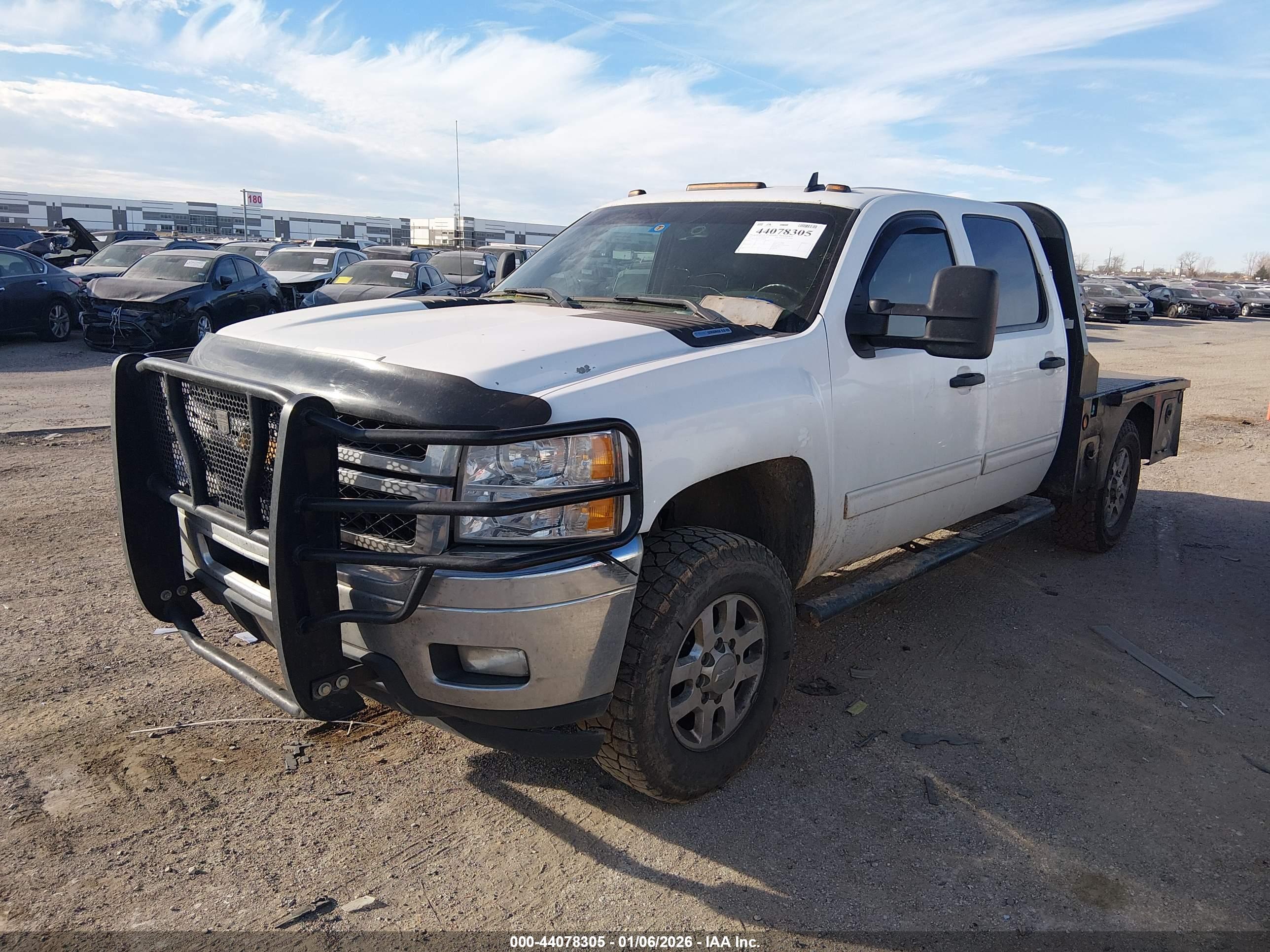 CHEVROLET SILVERADO image 2