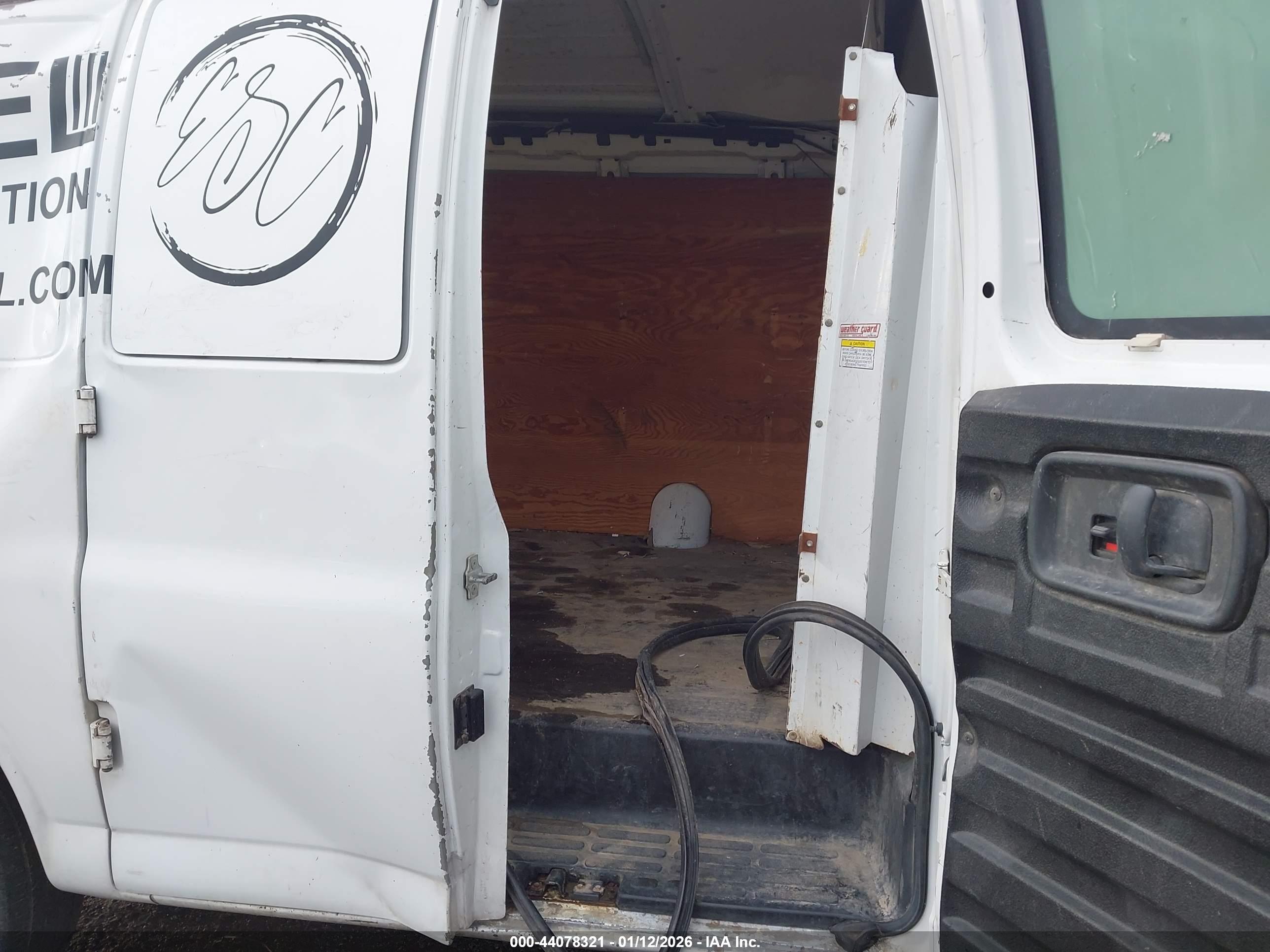 CHEVROLET EXPRESS image 8