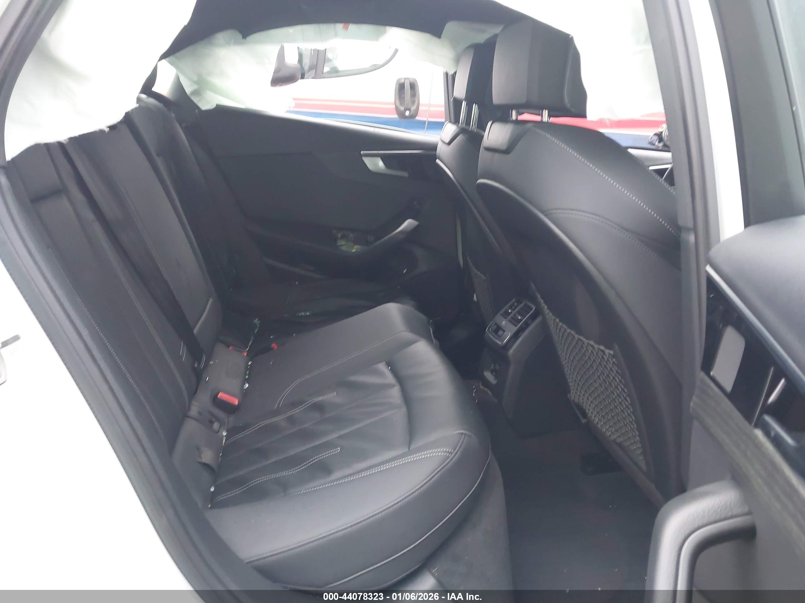 AUDI A4 image 8