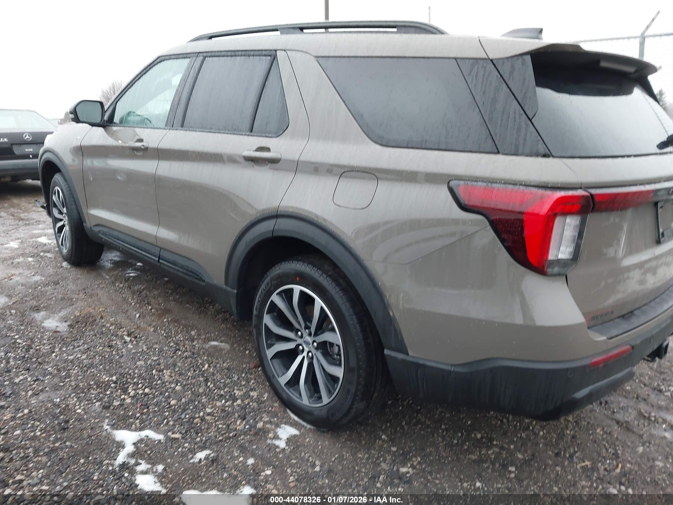 FORD EXPLORER image 3