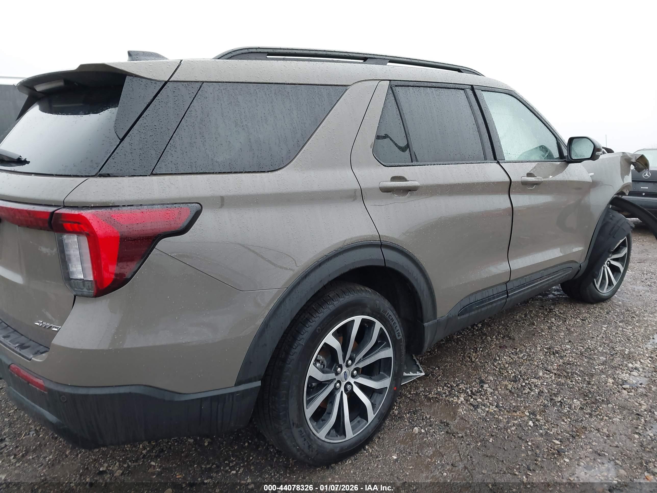 FORD EXPLORER image 4