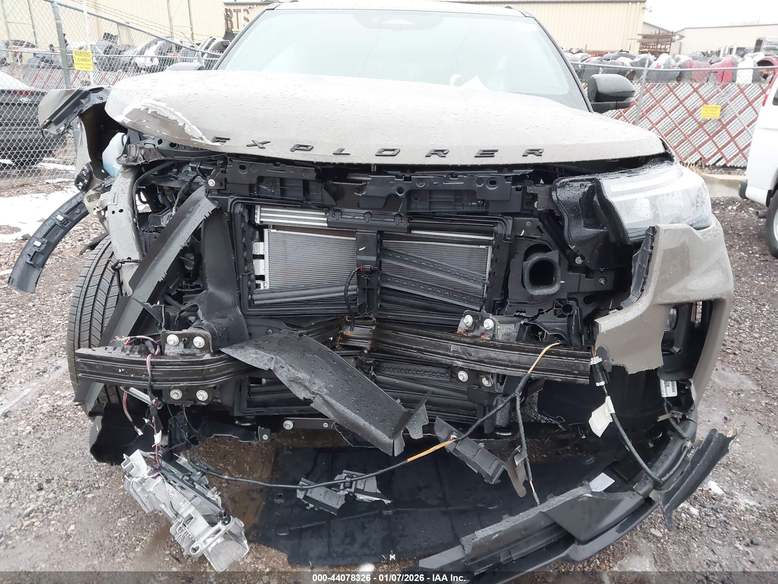 FORD EXPLORER image 6