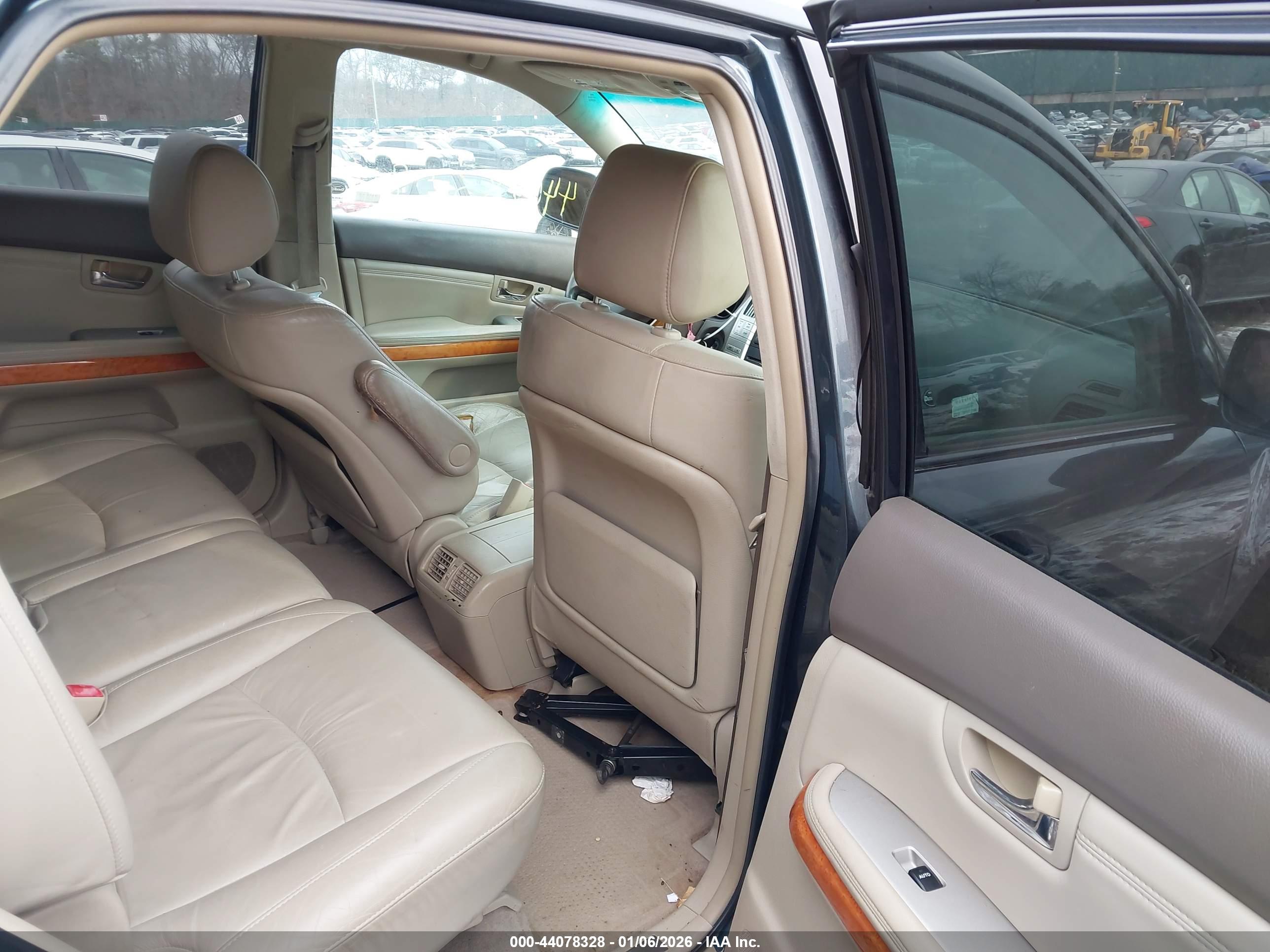 LEXUS RX image 8