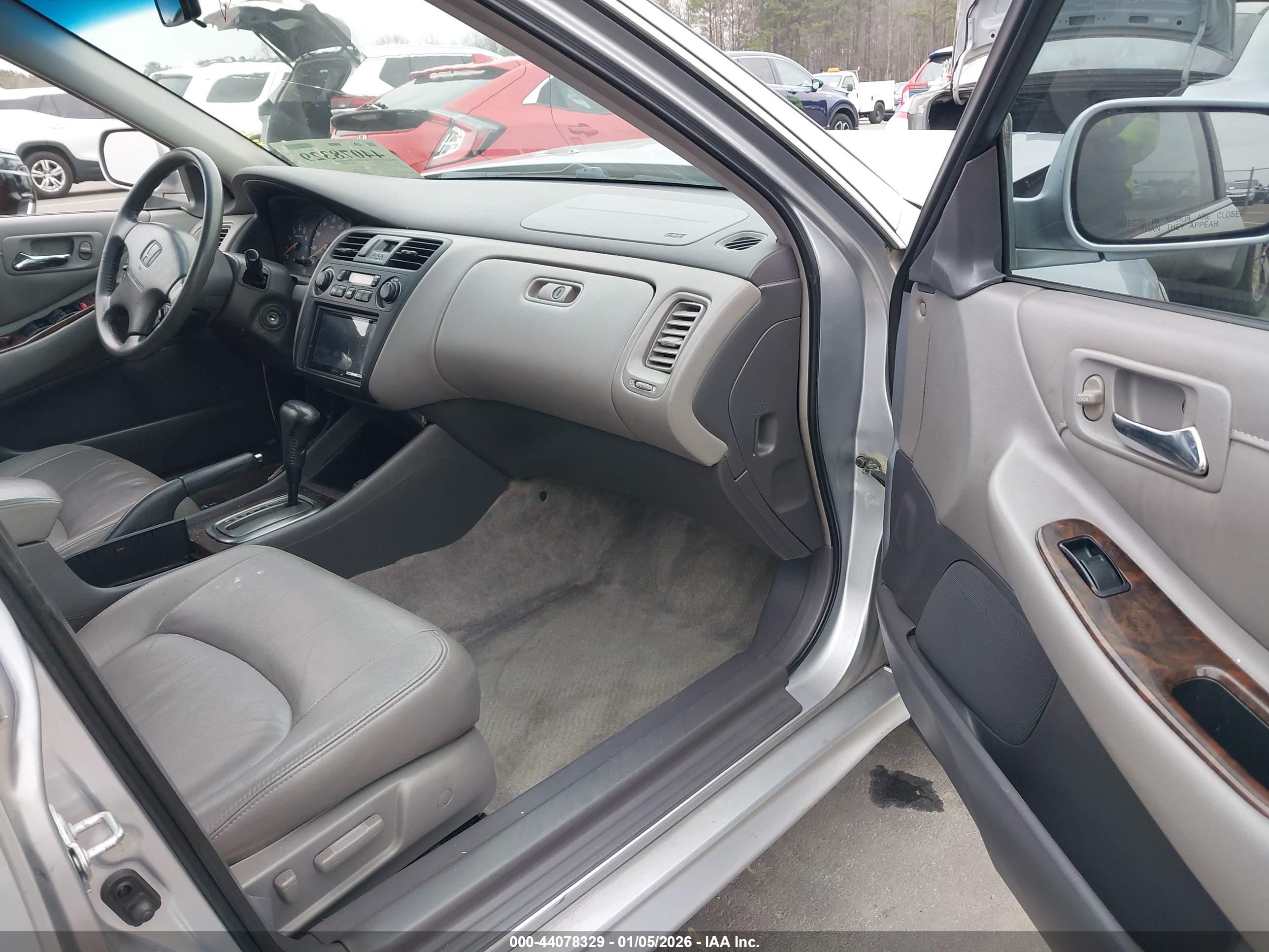 HONDA ACCORD image 5