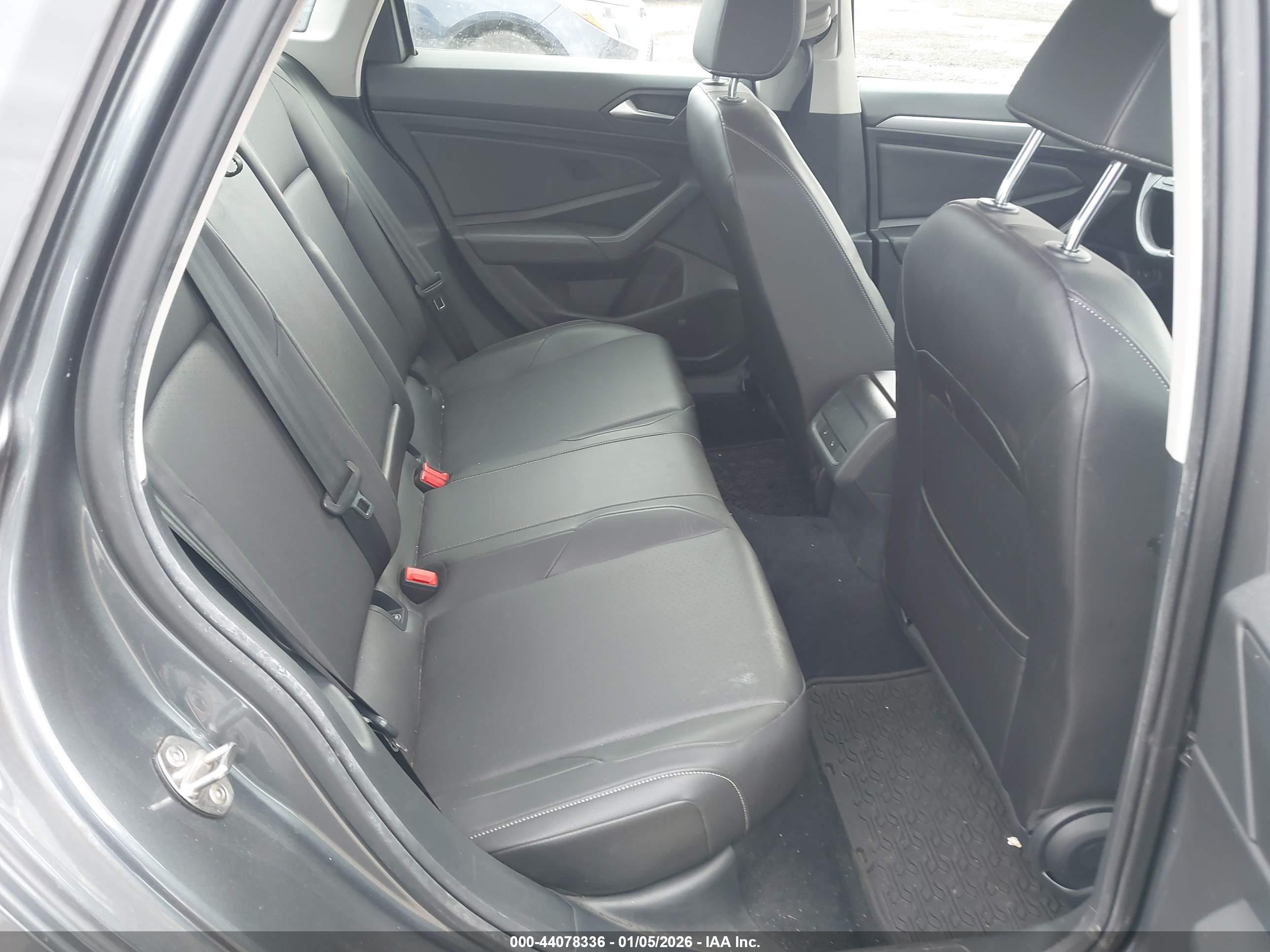 VOLKSWAGEN JETTA image 8