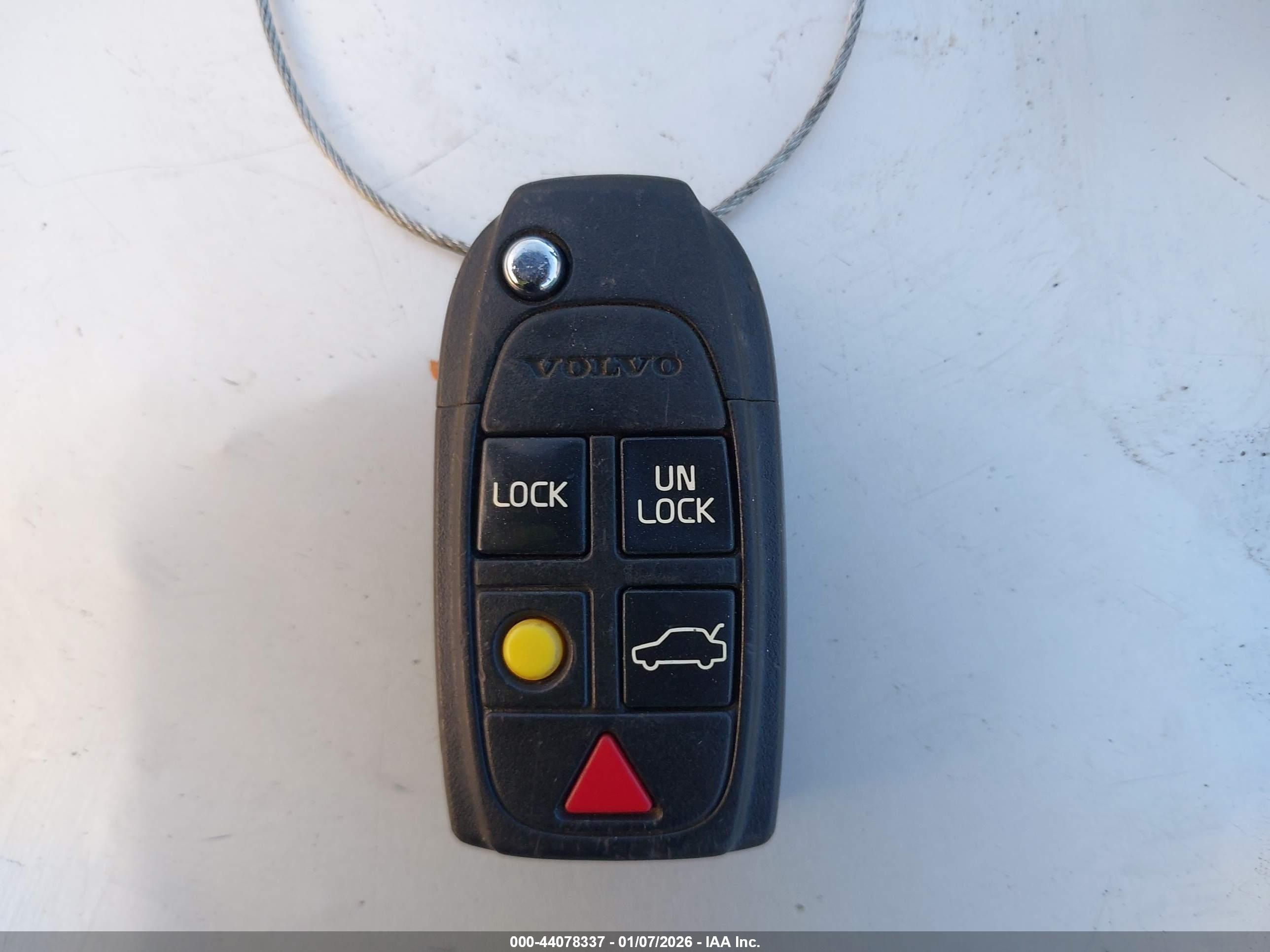 VOLVO S60 image 11