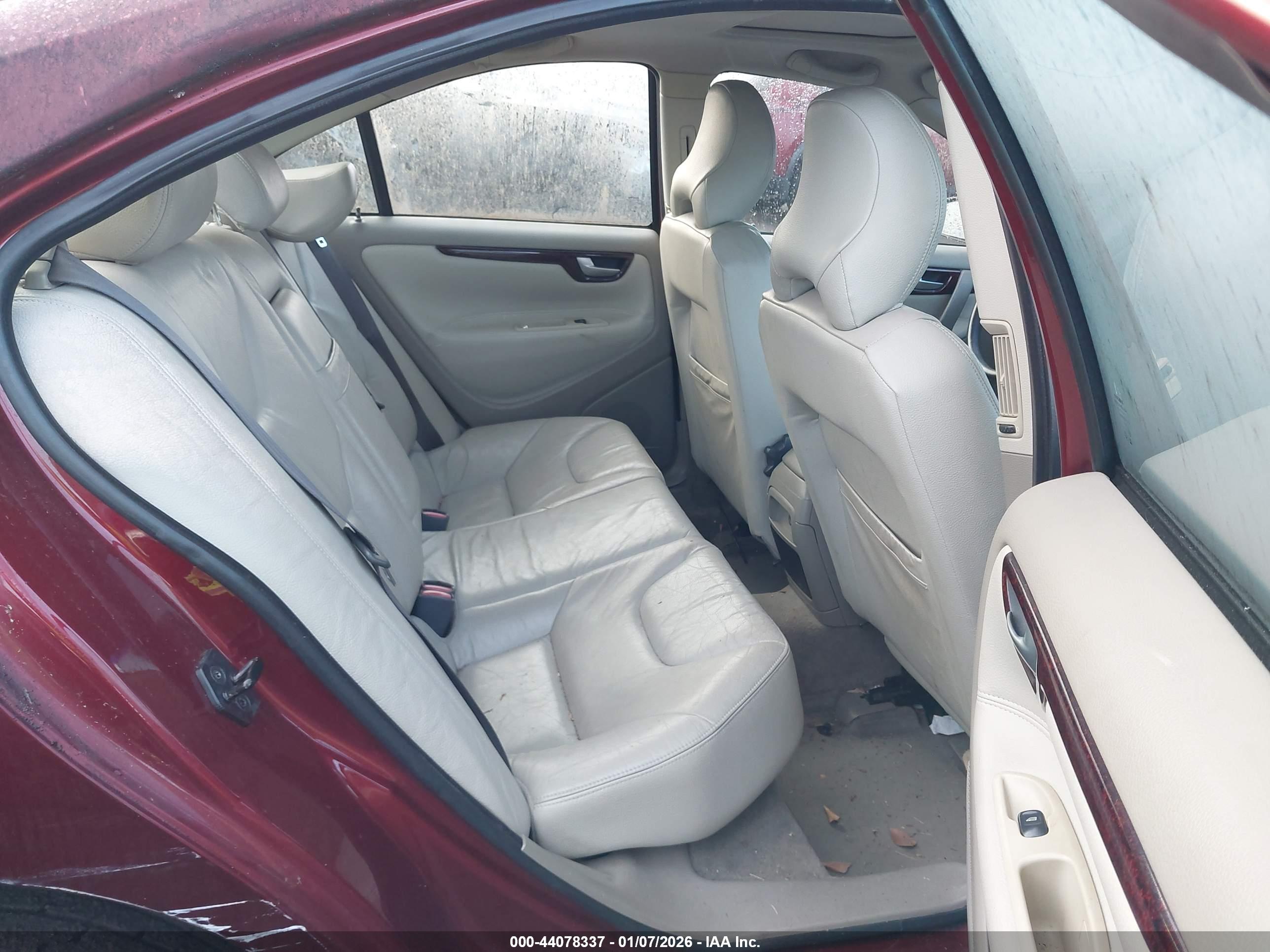 VOLVO S60 image 8