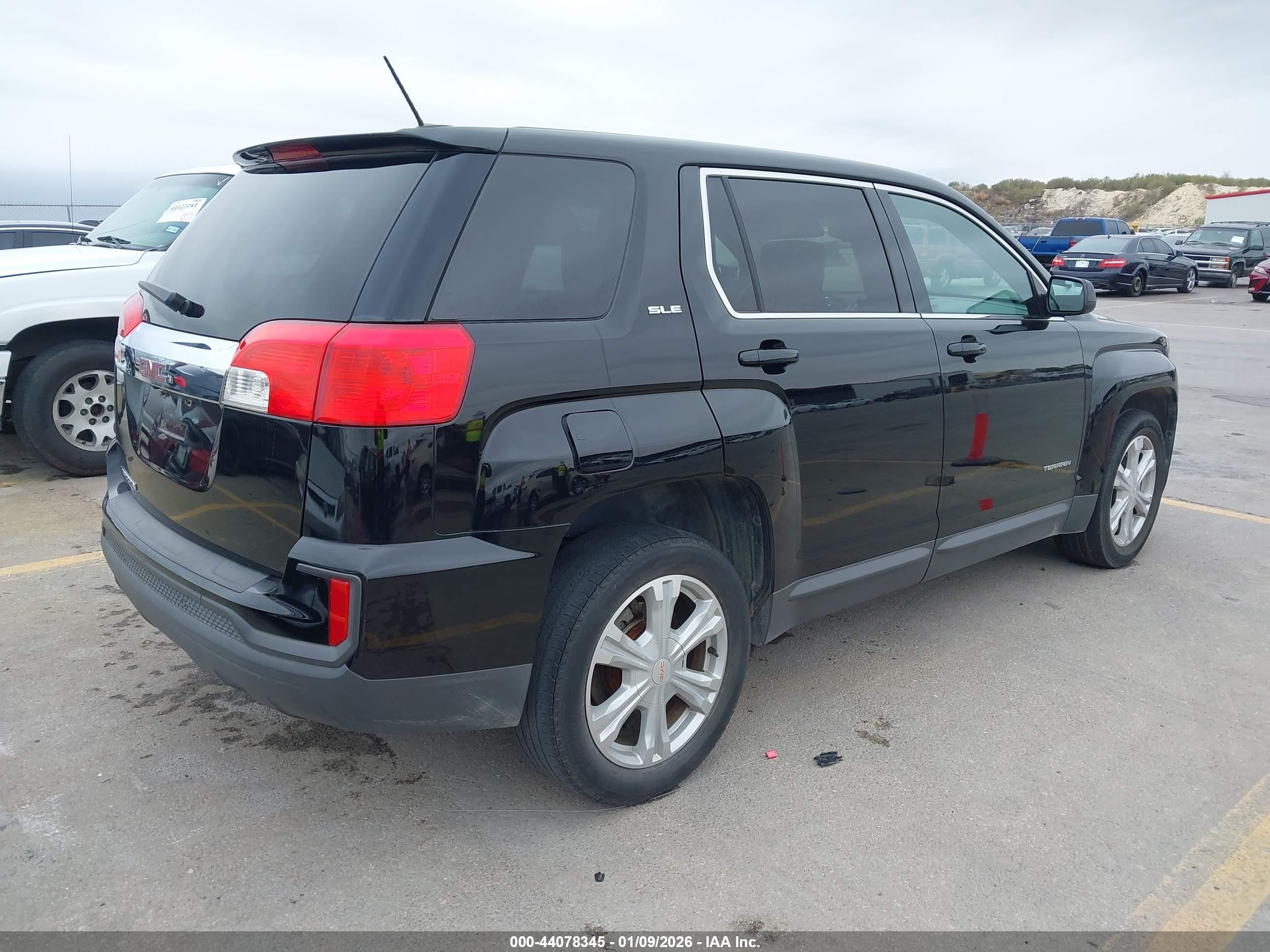 GMC TERRAIN image 4
