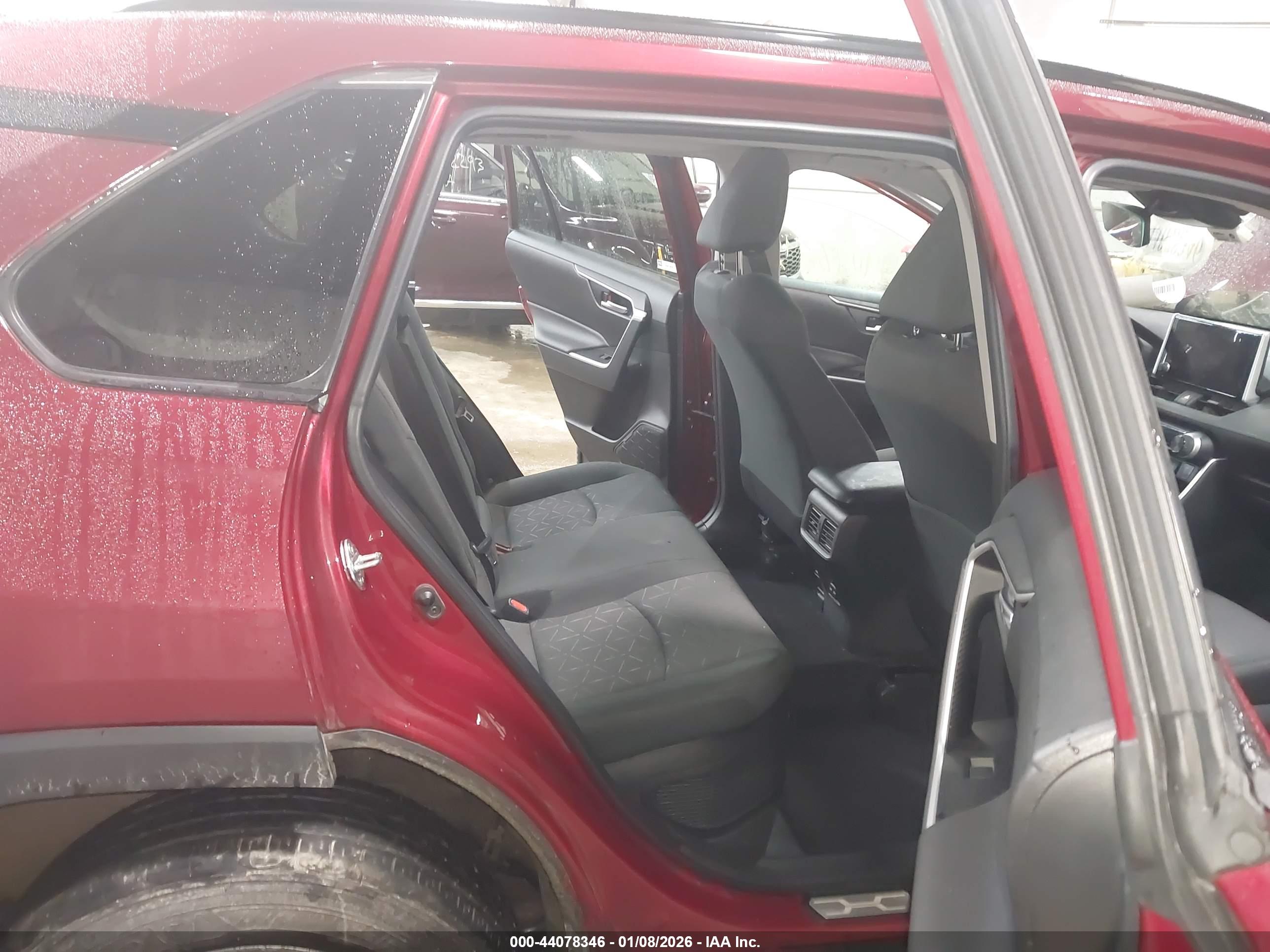 TOYOTA RAV4 image 8
