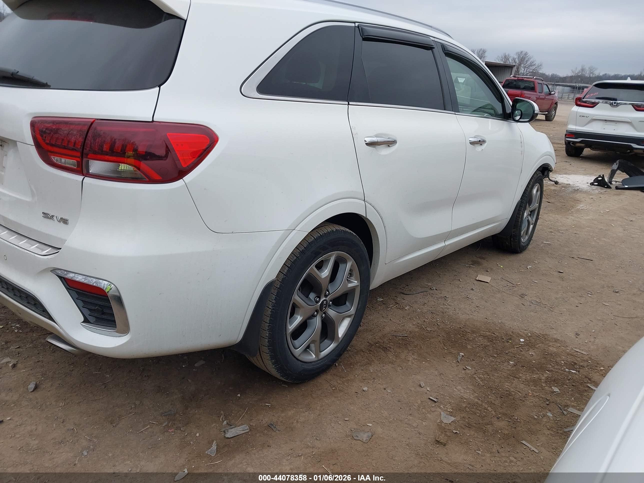 KIA SORENTO image 4