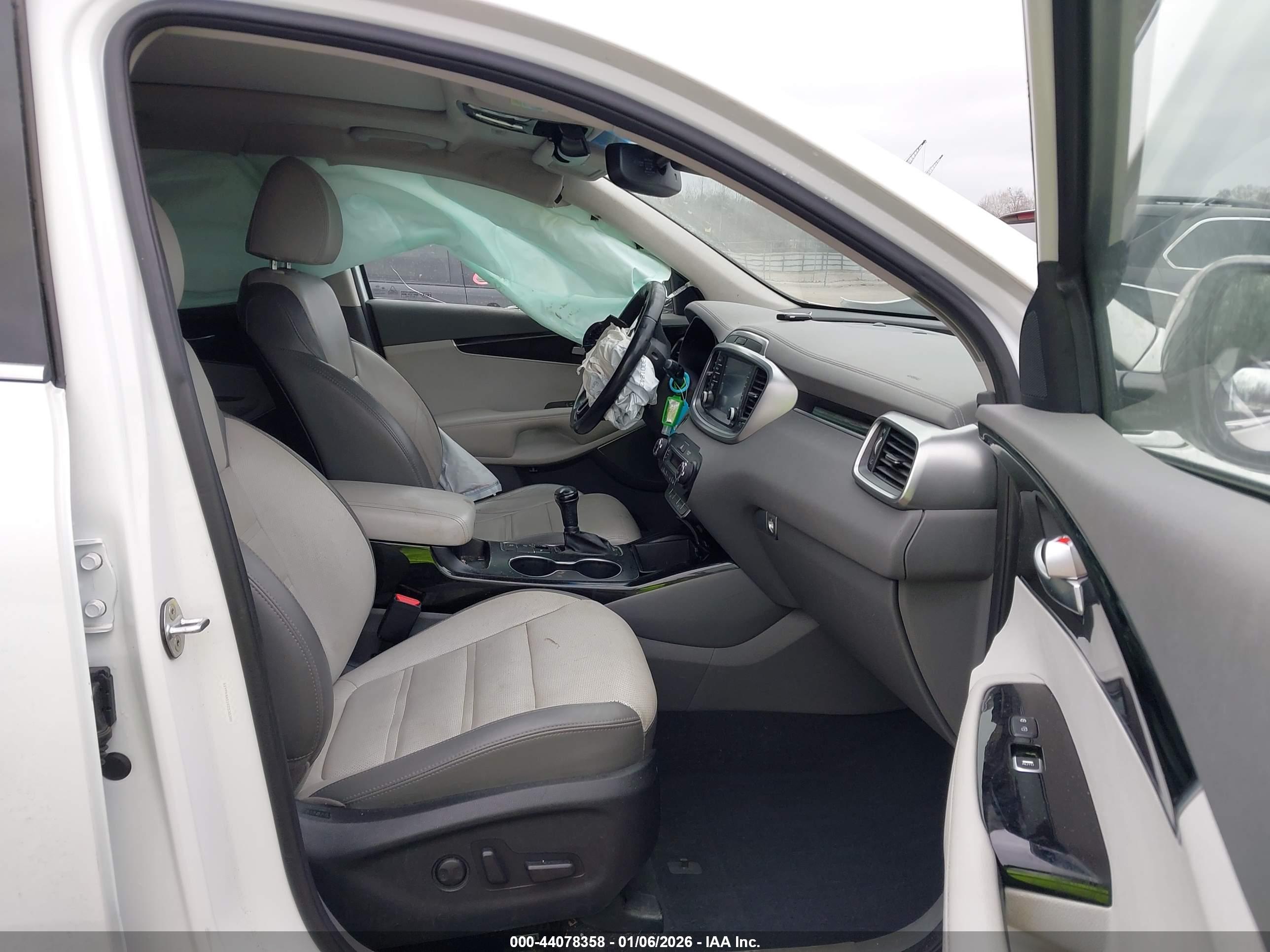 KIA SORENTO image 5
