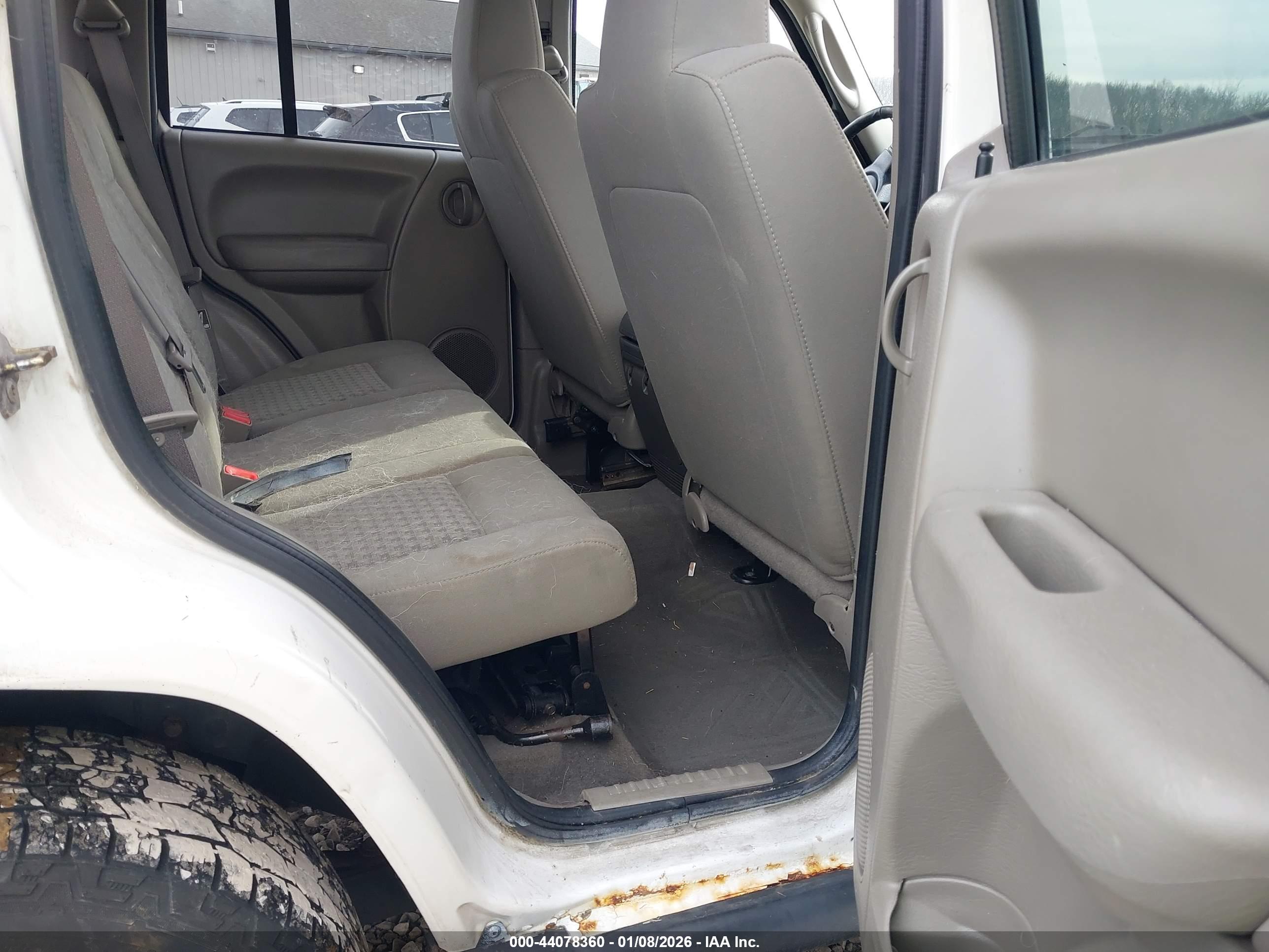 JEEP LIBERTY image 8