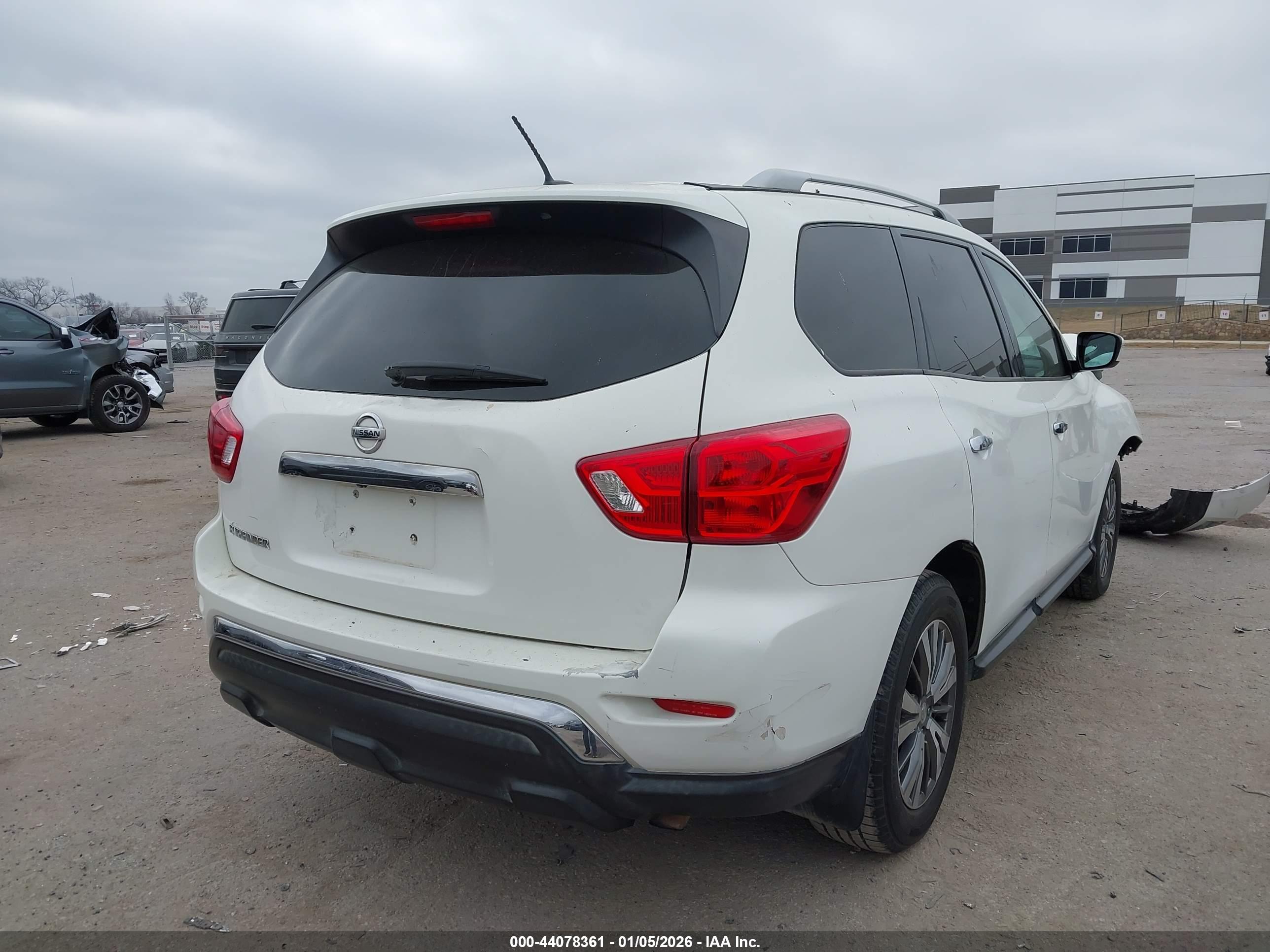 NISSAN PATHFINDER image 4