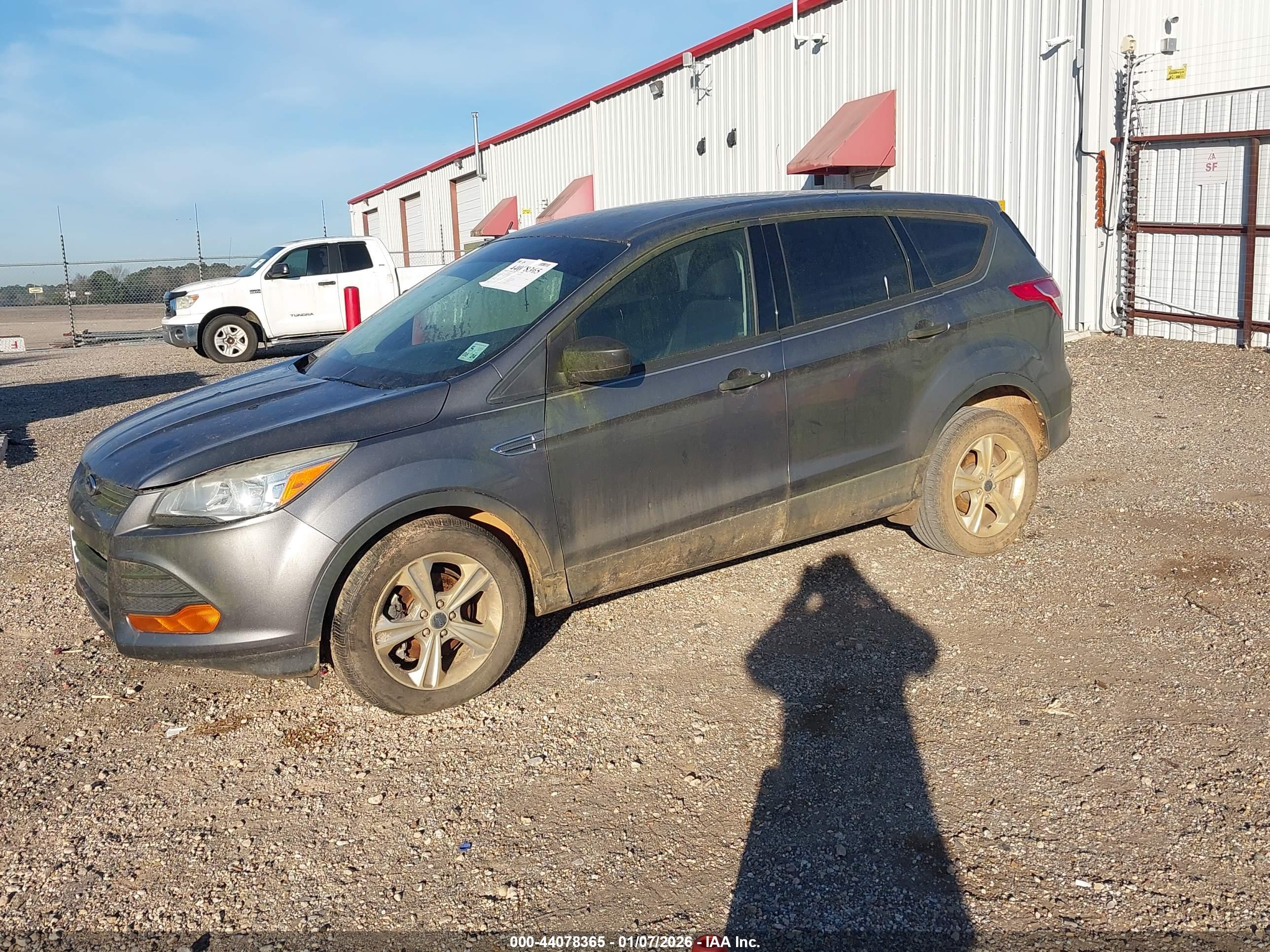 FORD ESCAPE image 2