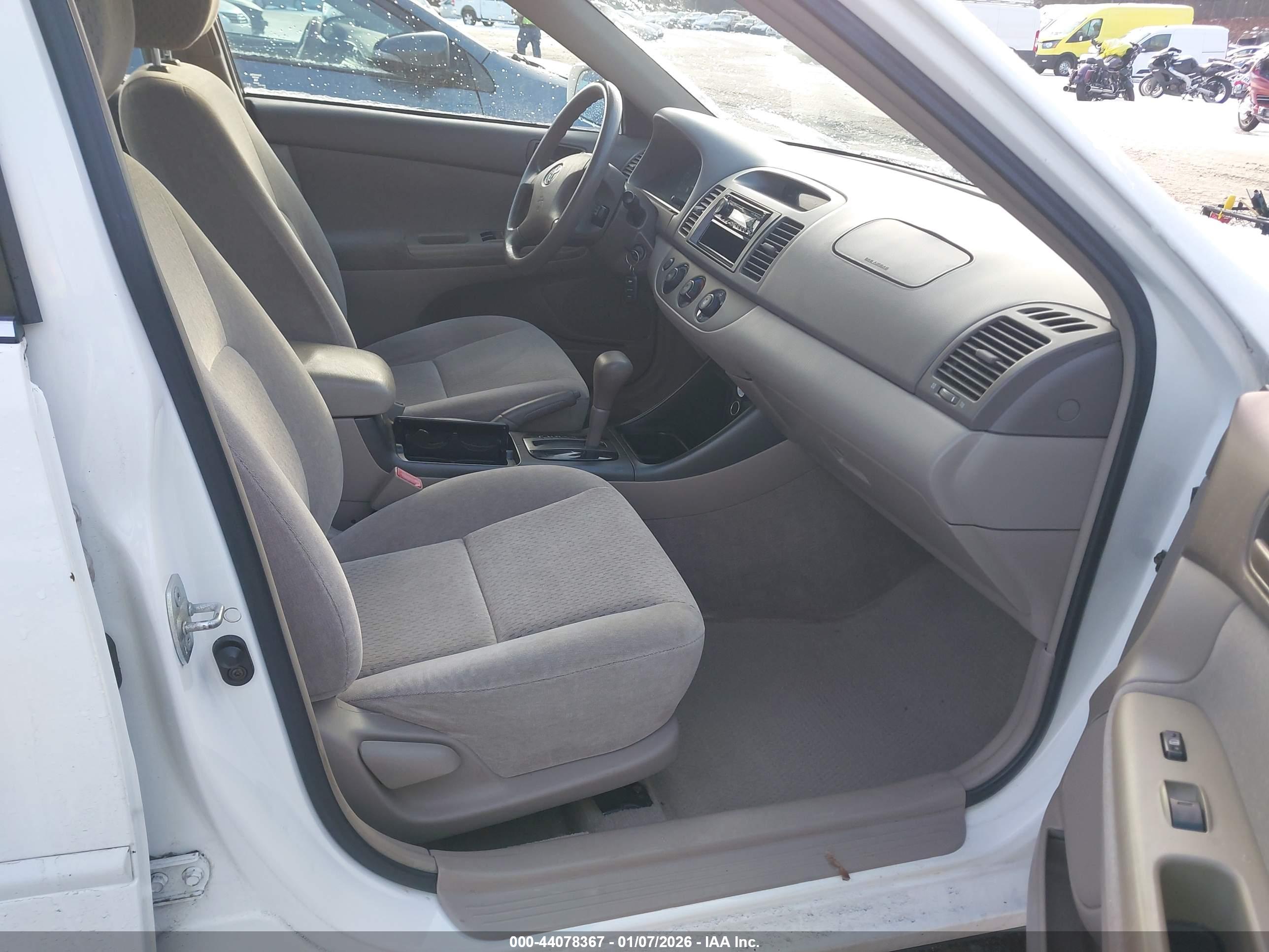 TOYOTA CAMRY image 5