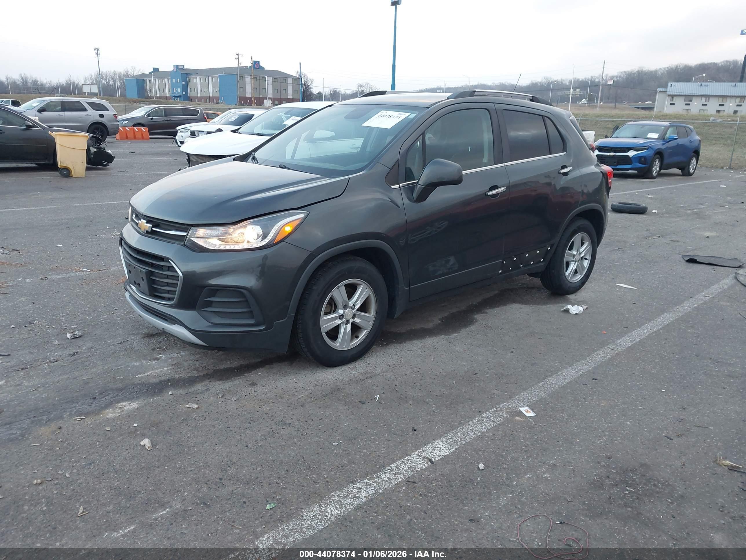 CHEVROLET TRAX image 2