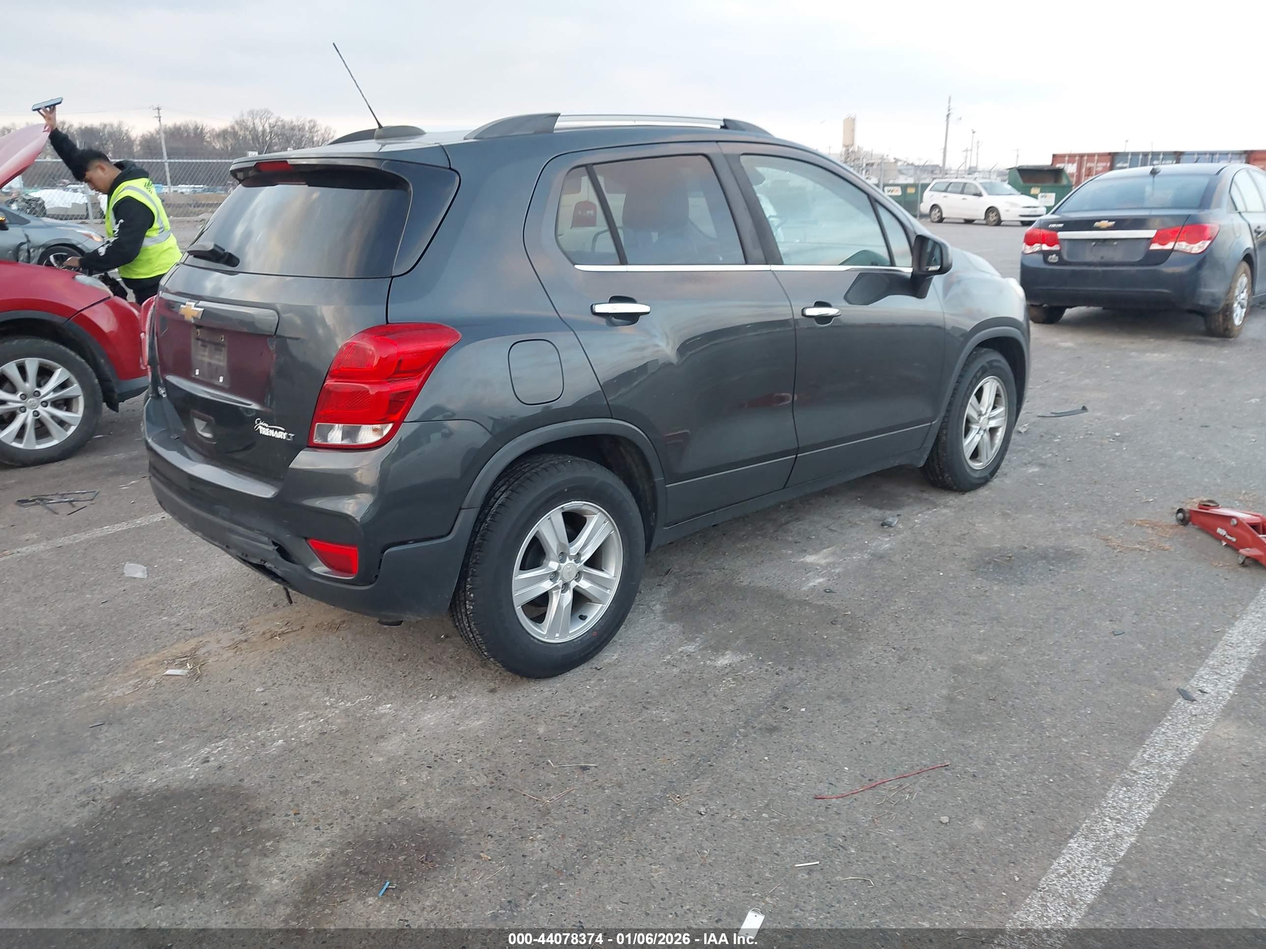 CHEVROLET TRAX image 4