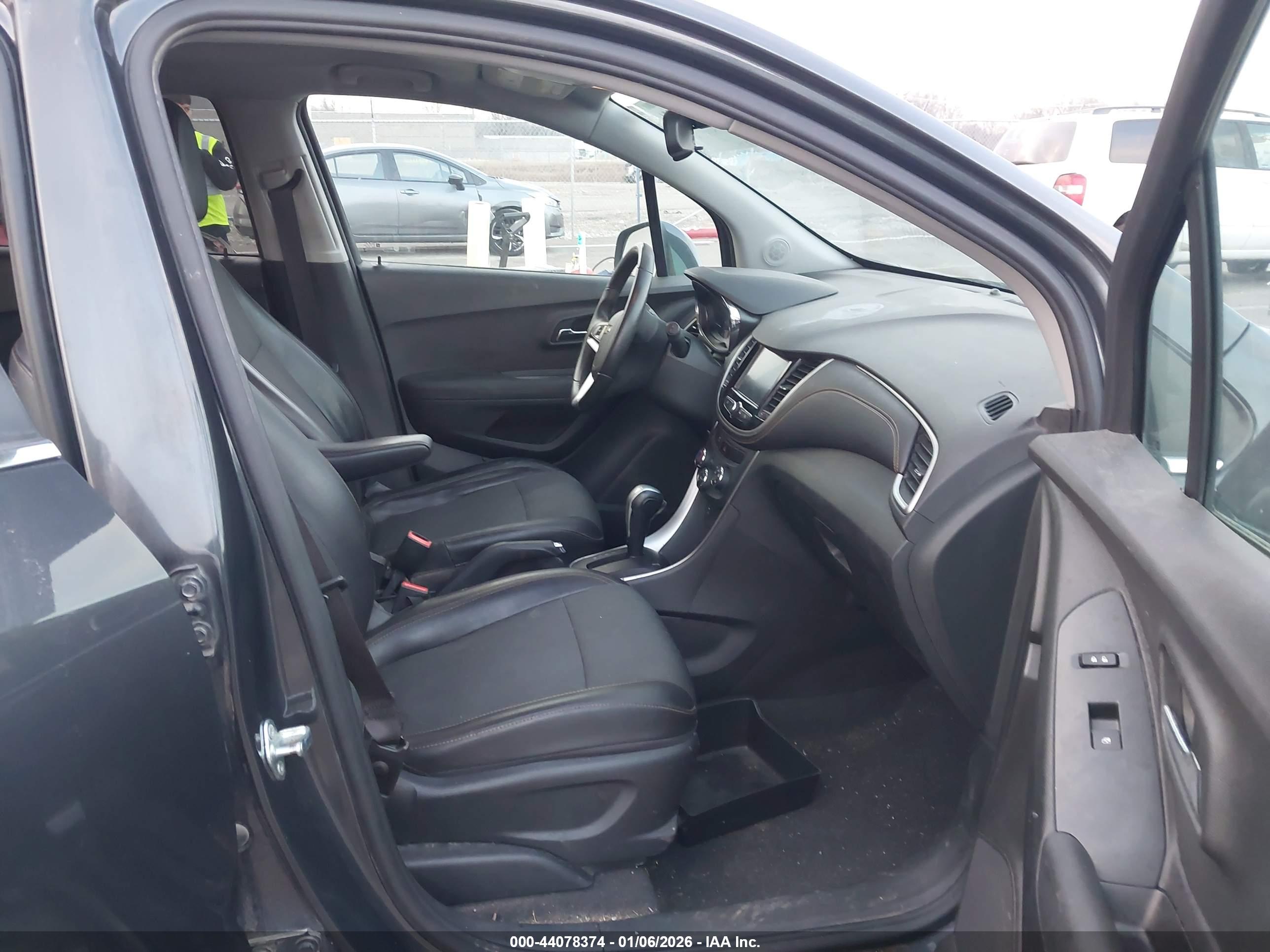 CHEVROLET TRAX image 5
