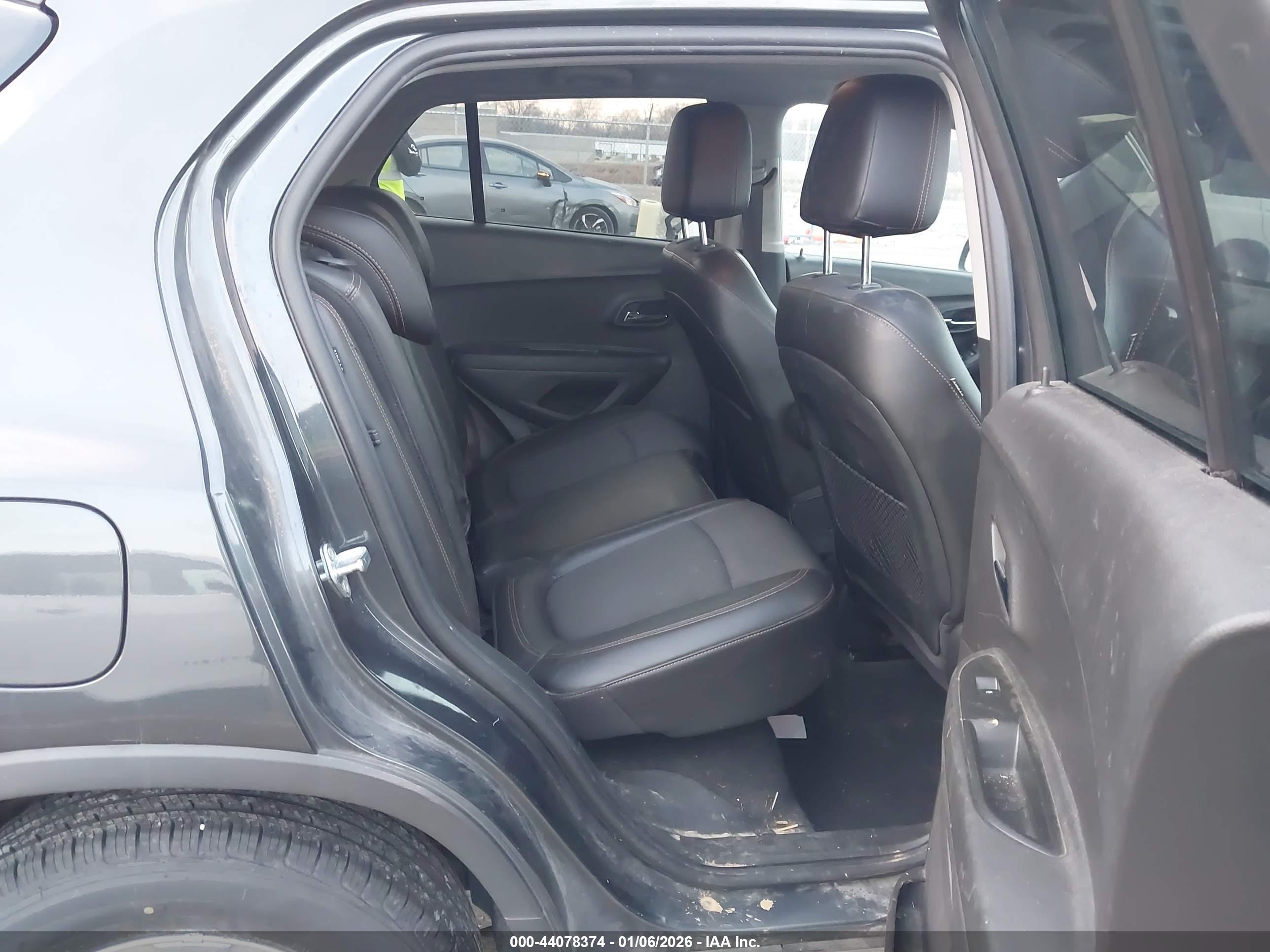 CHEVROLET TRAX image 8