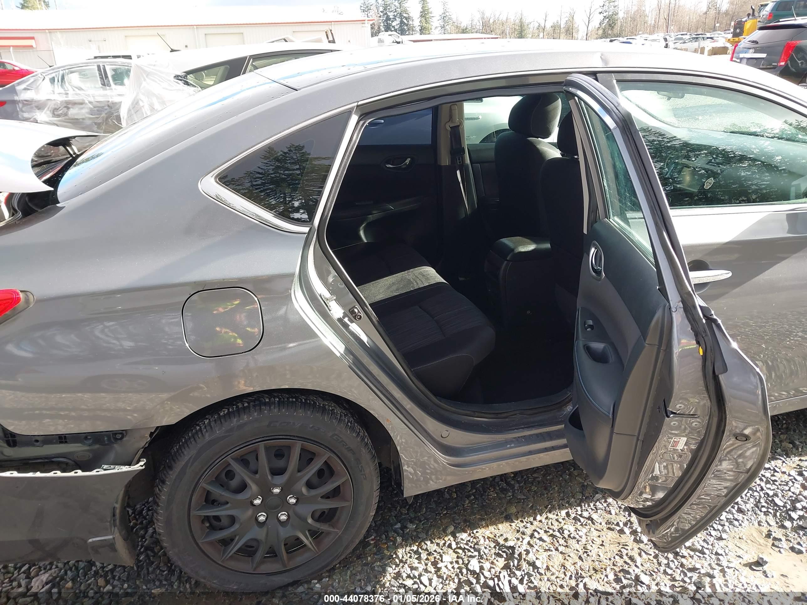 NISSAN SENTRA image 8