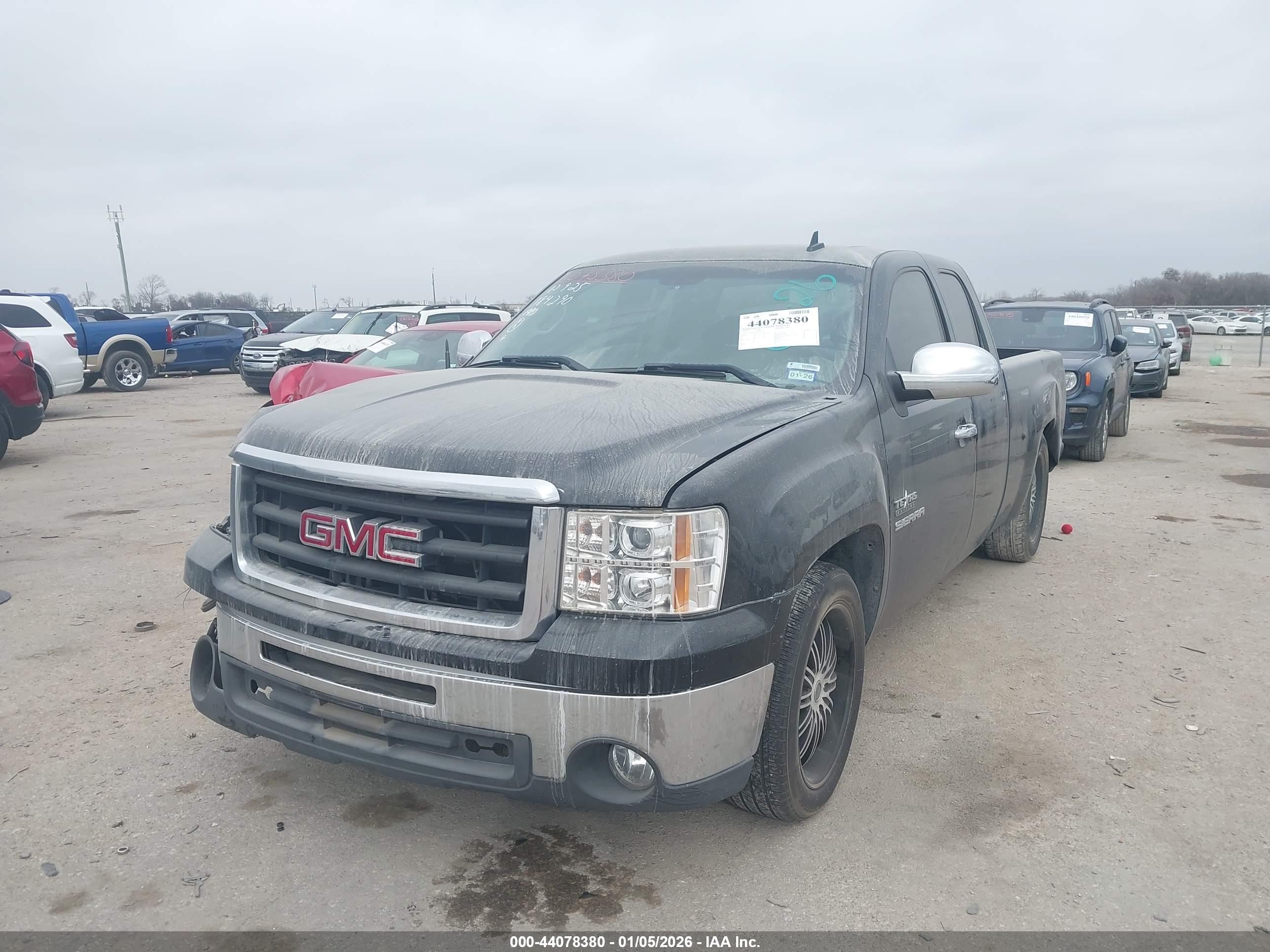 GMC SIERRA image 2