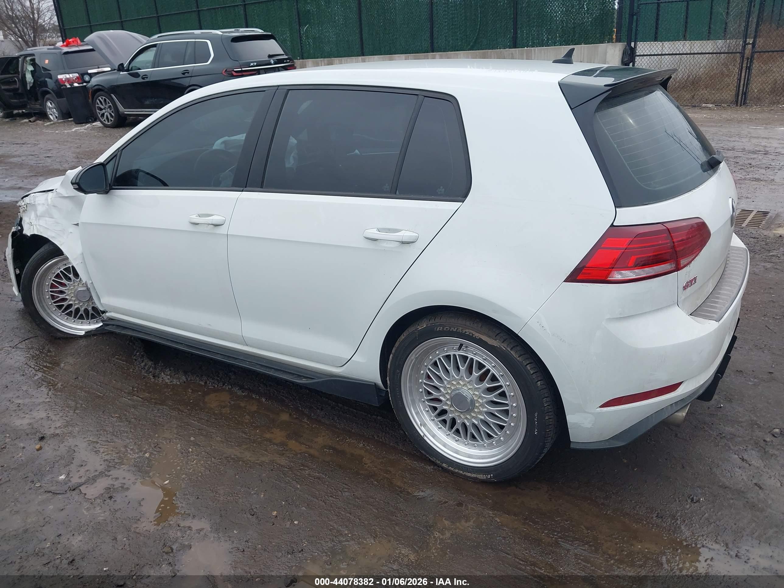 VOLKSWAGEN GOLF image 3