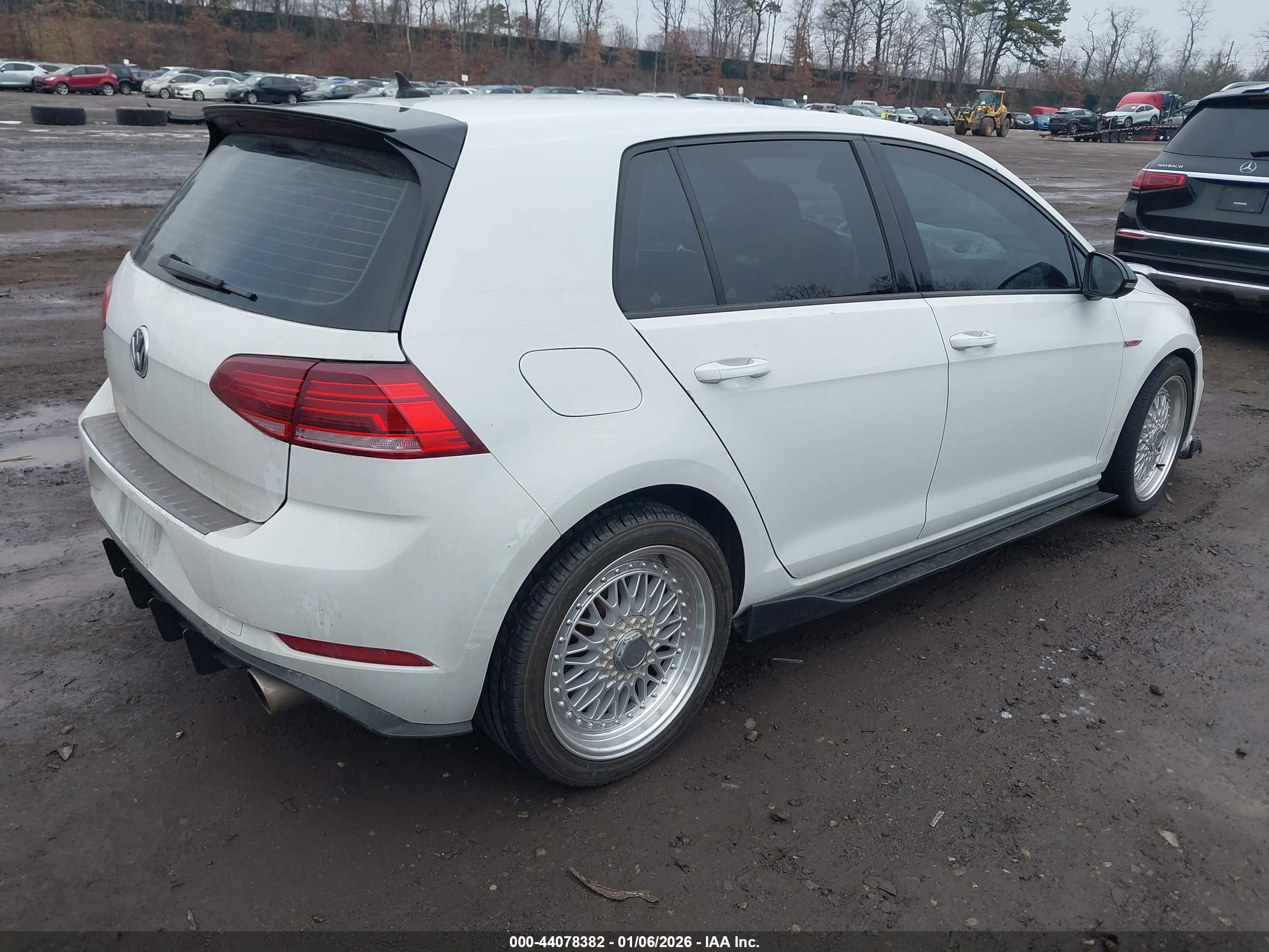 VOLKSWAGEN GOLF image 4