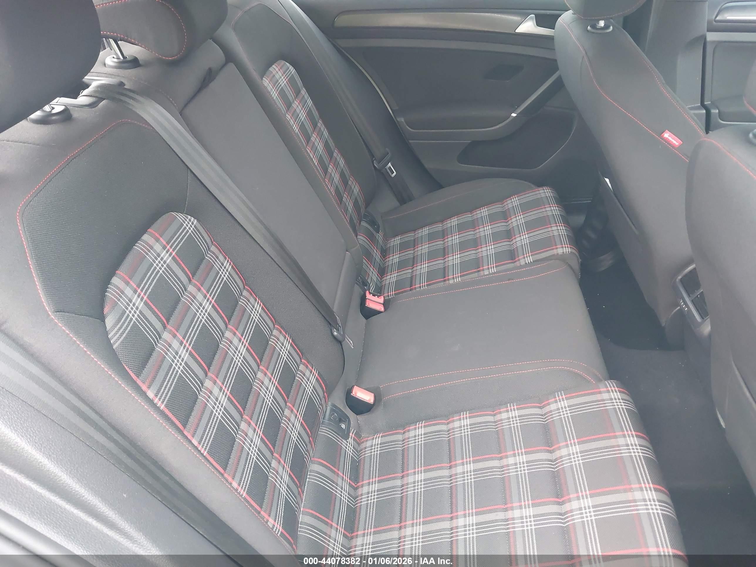 VOLKSWAGEN GOLF image 8