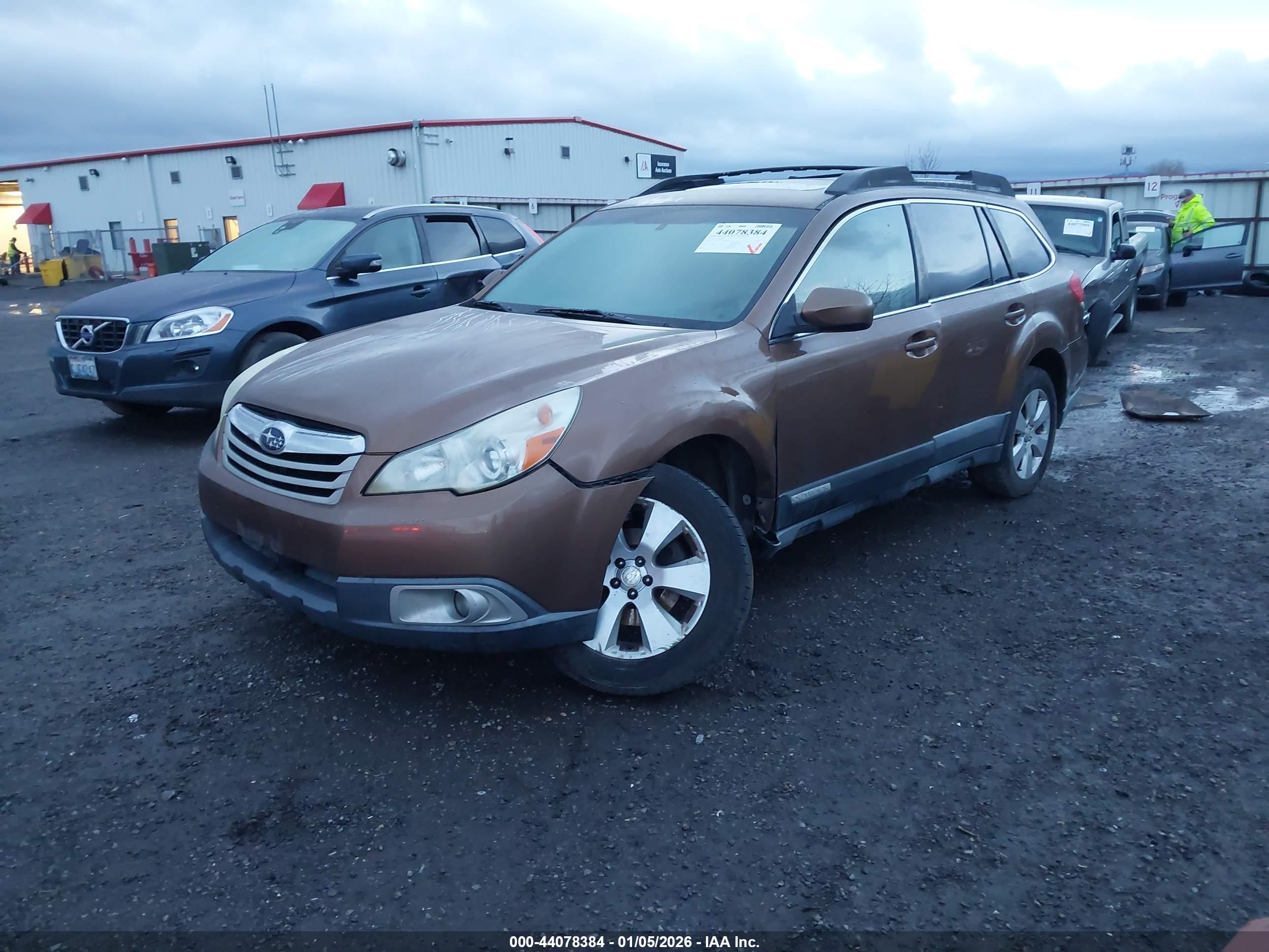 SUBARU OUTBACK image 2