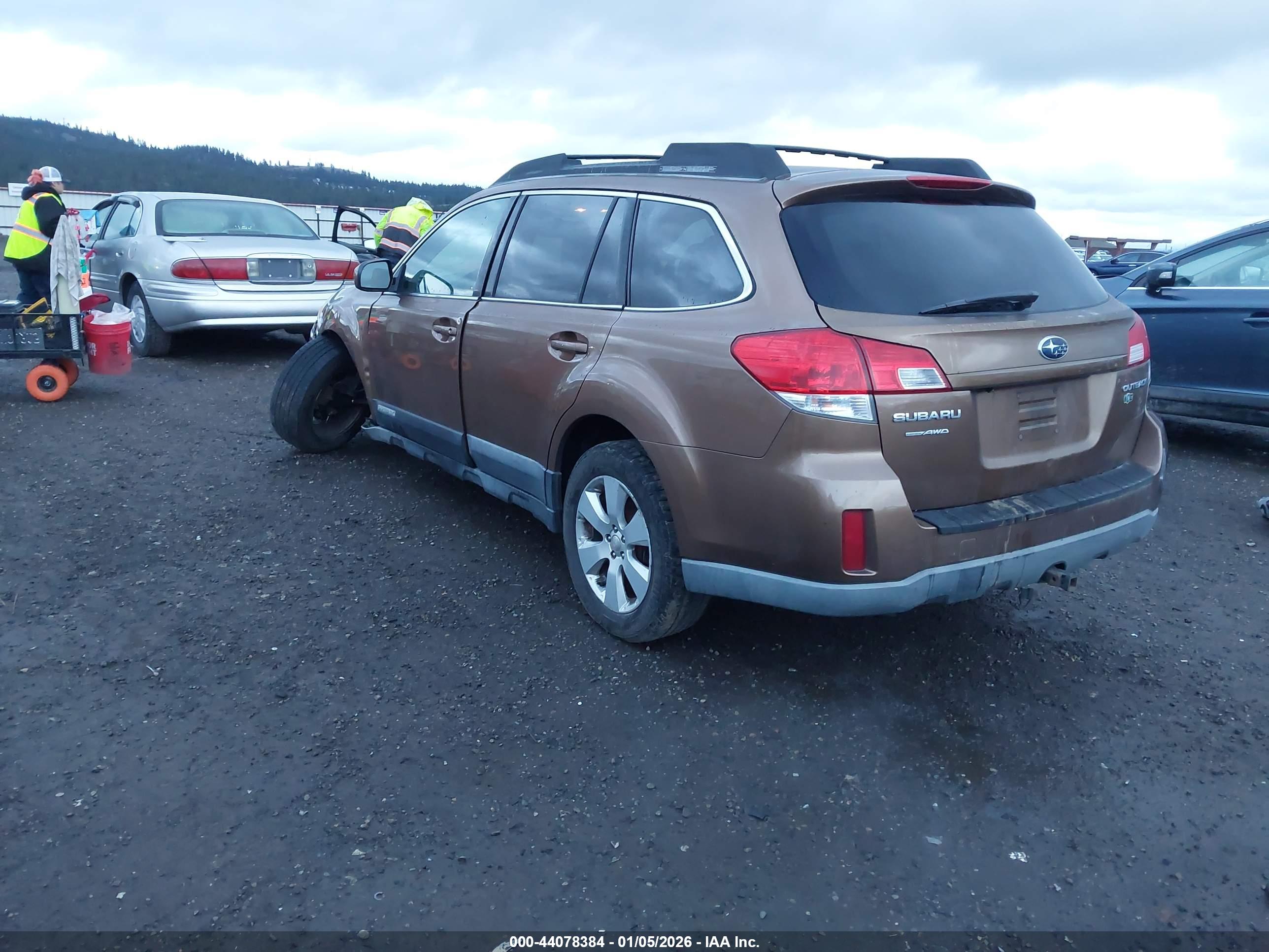 SUBARU OUTBACK image 3