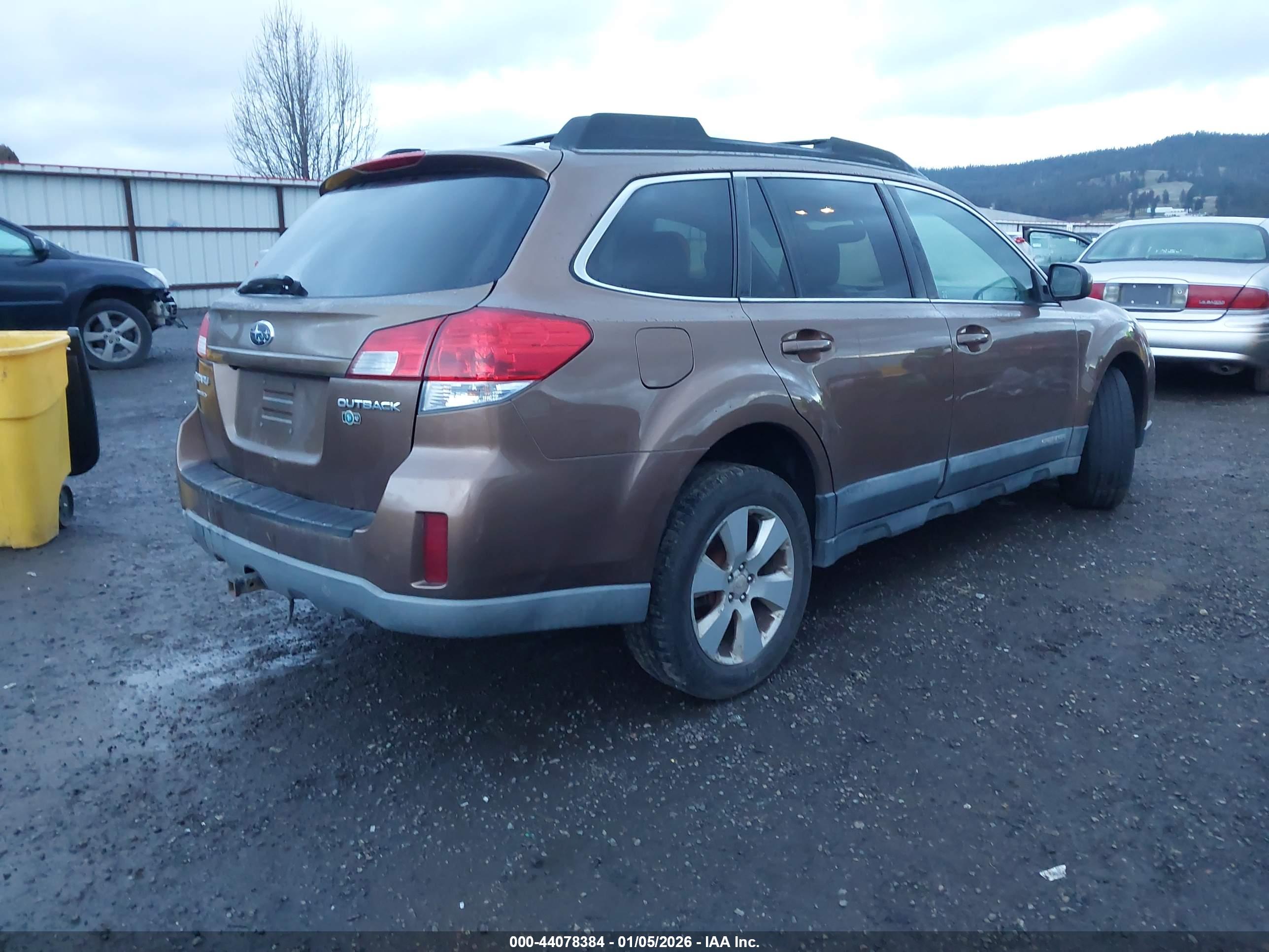 SUBARU OUTBACK image 4