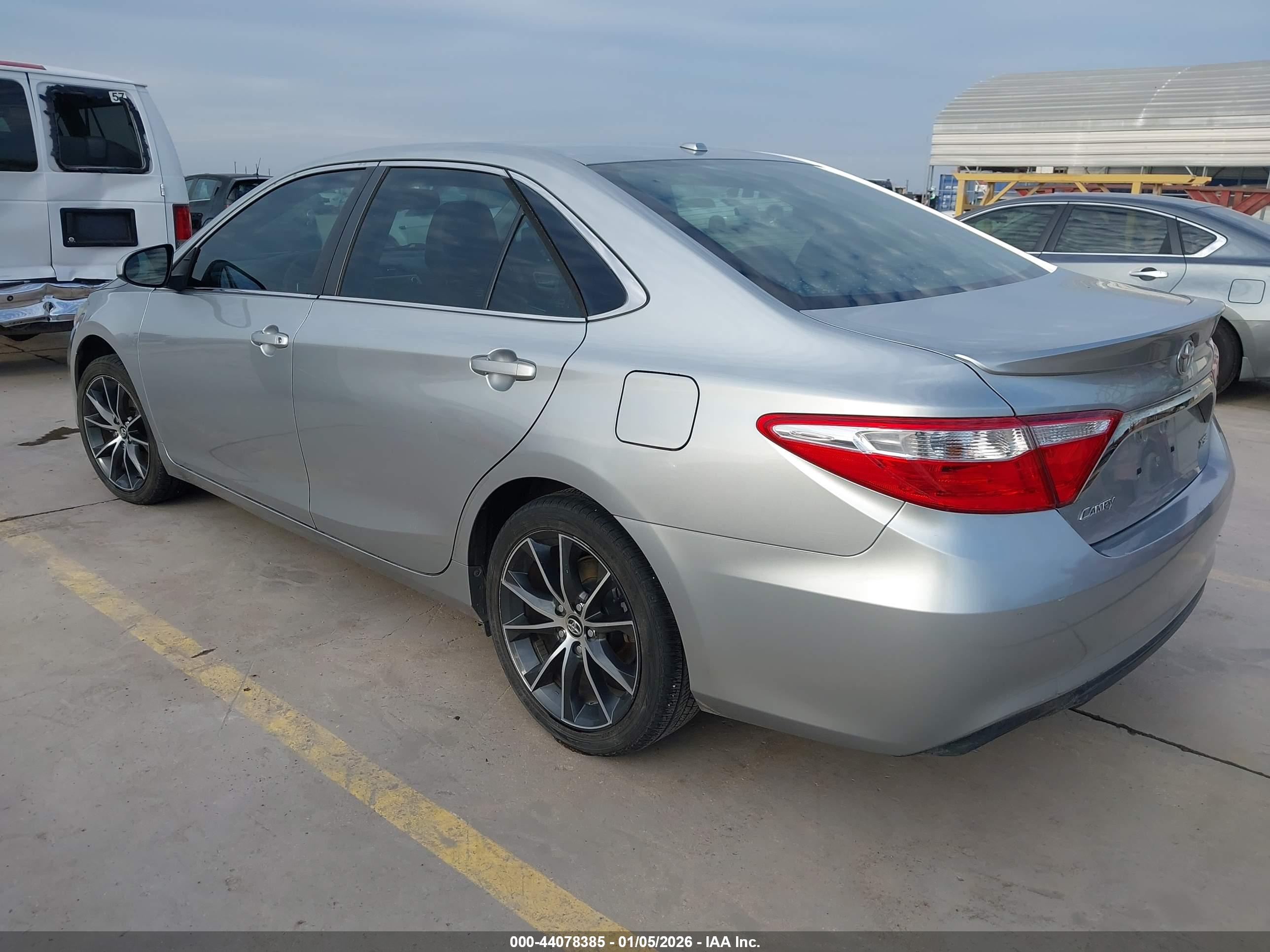 TOYOTA CAMRY image 3