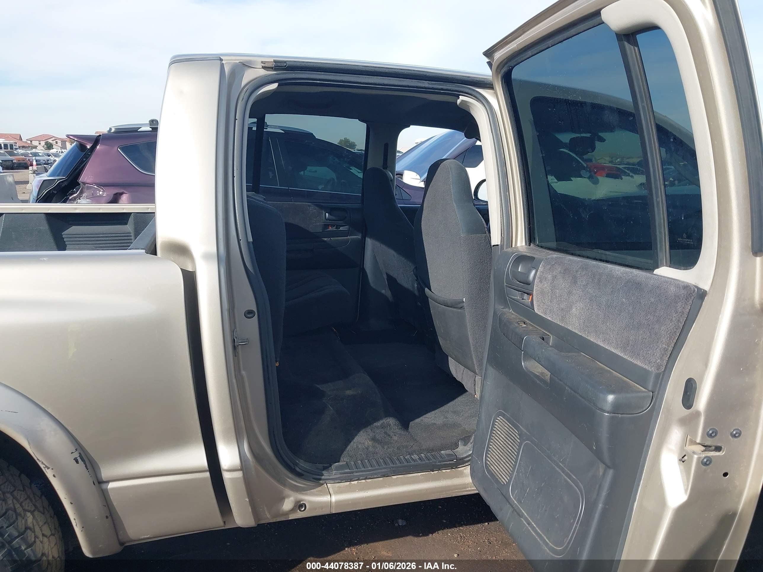 DODGE DAKOTA image 8