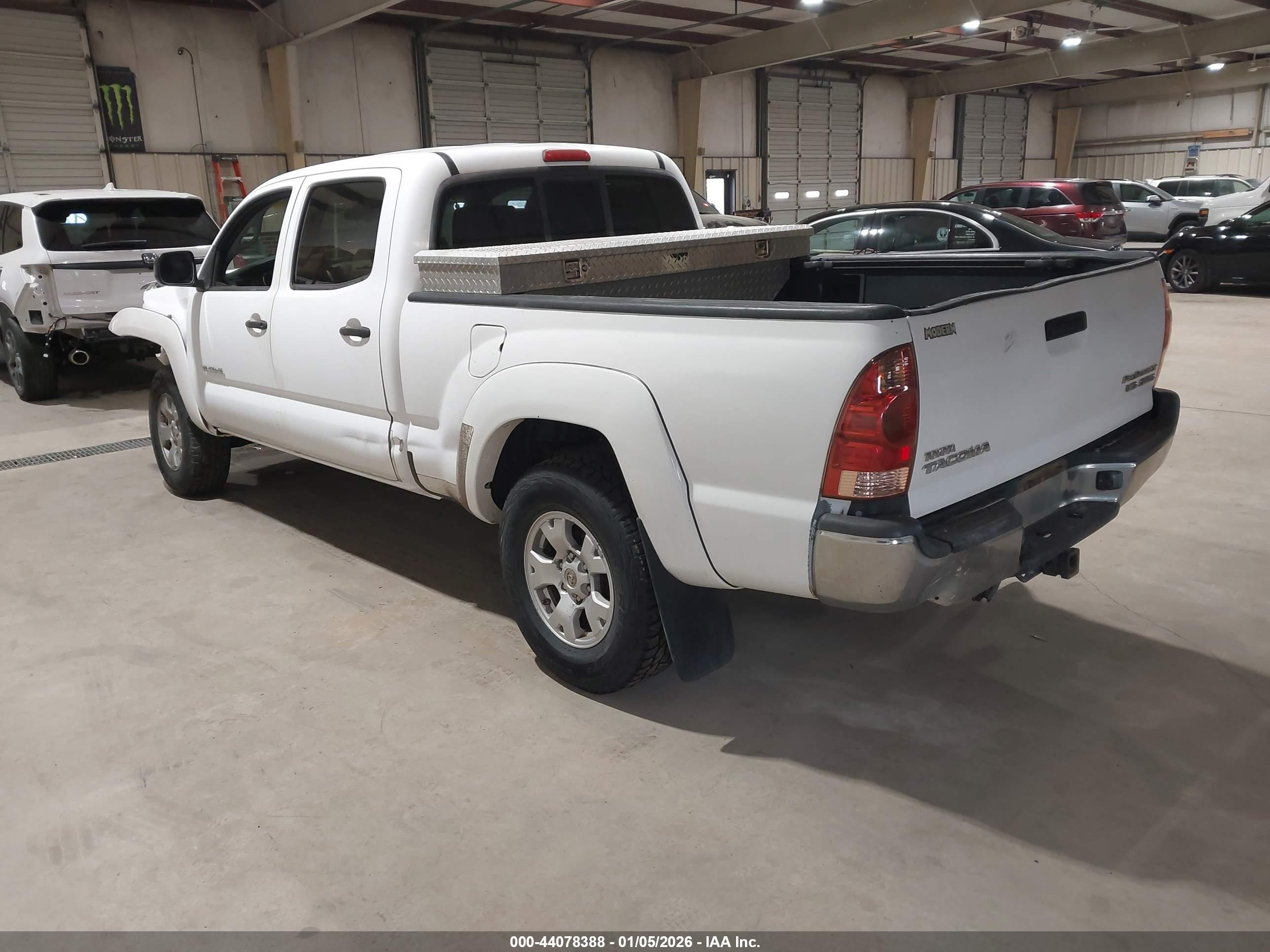 TOYOTA TACOMA image 3